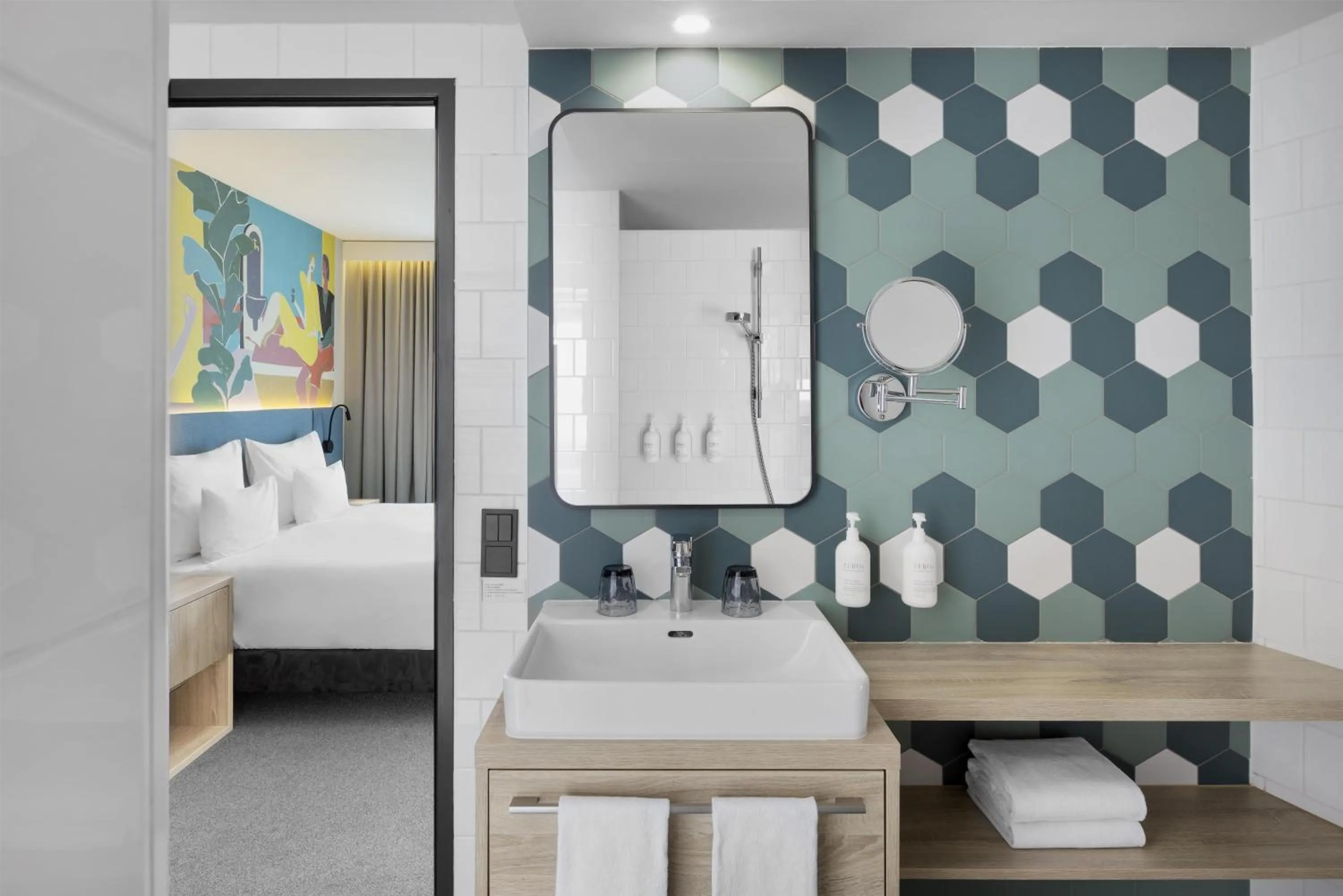 Bathroom, Bed in Spark by Hilton Vienna Messe Prater