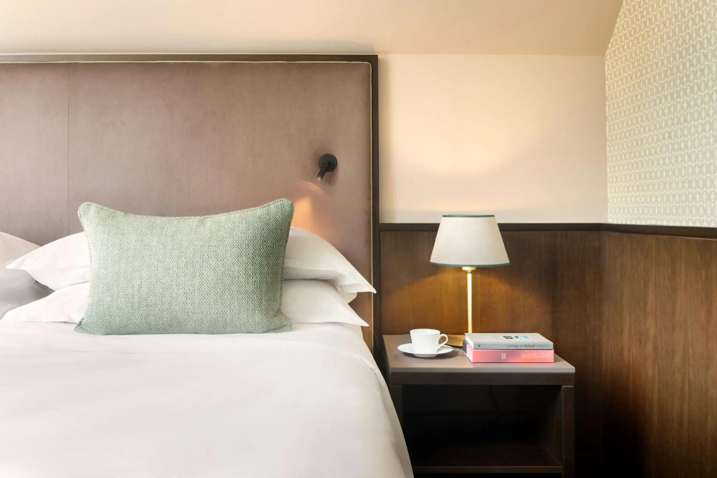 Photo of the whole room, Bed in Sheraton Grand Salzburg