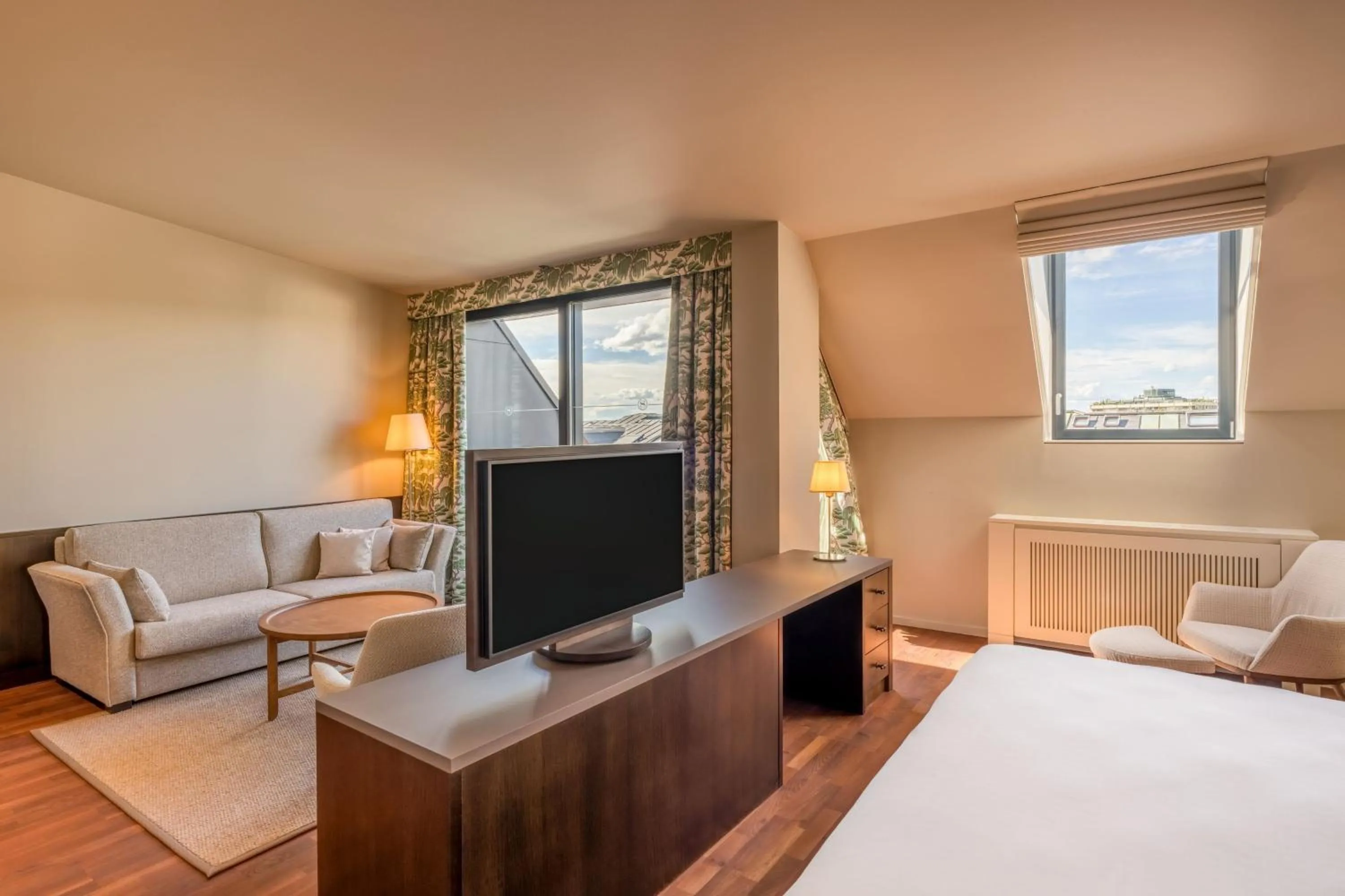 Photo of the whole room, Bed in Sheraton Grand Salzburg