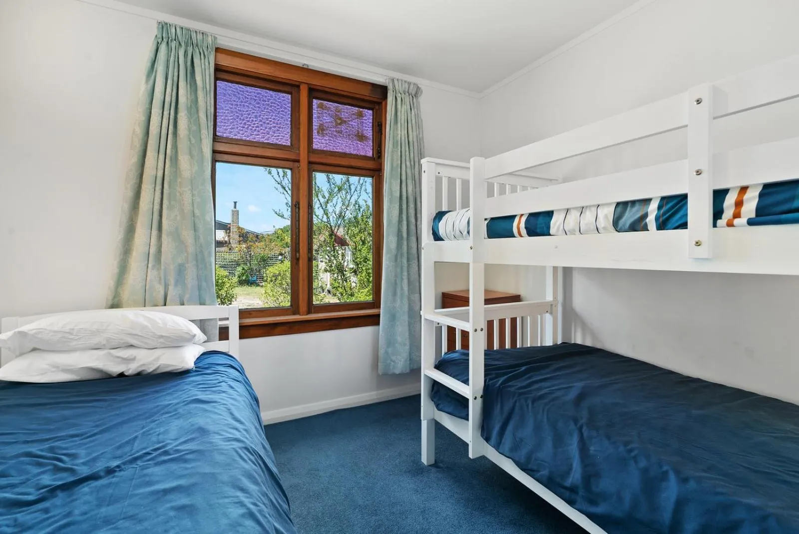 Shower, Bed in The Lakefront Gem - Wanaka Holiday Home