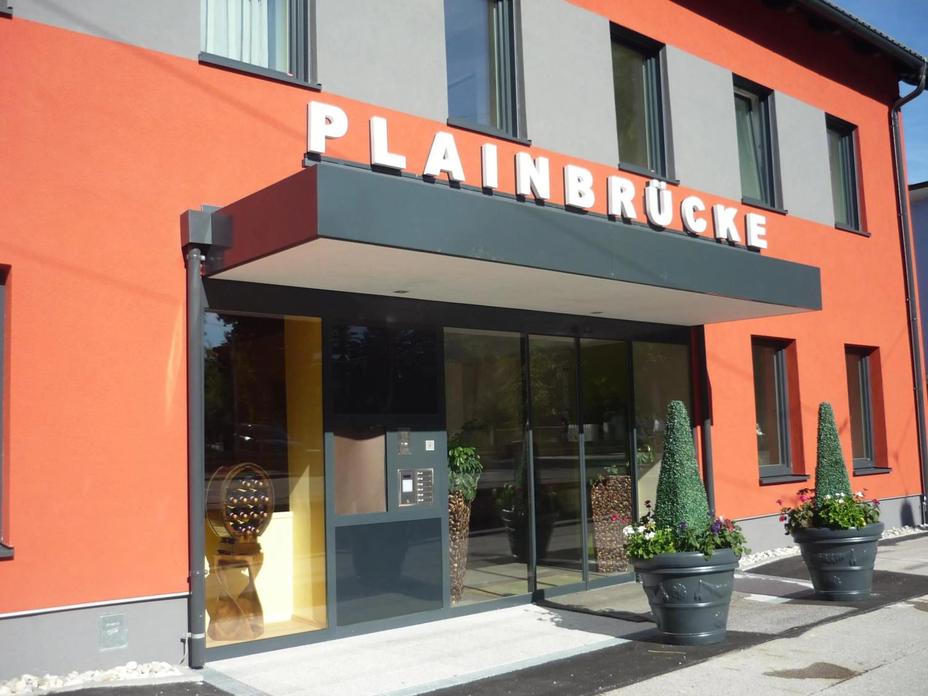 Facade/entrance in Hotel Plainbrücke | self check-in