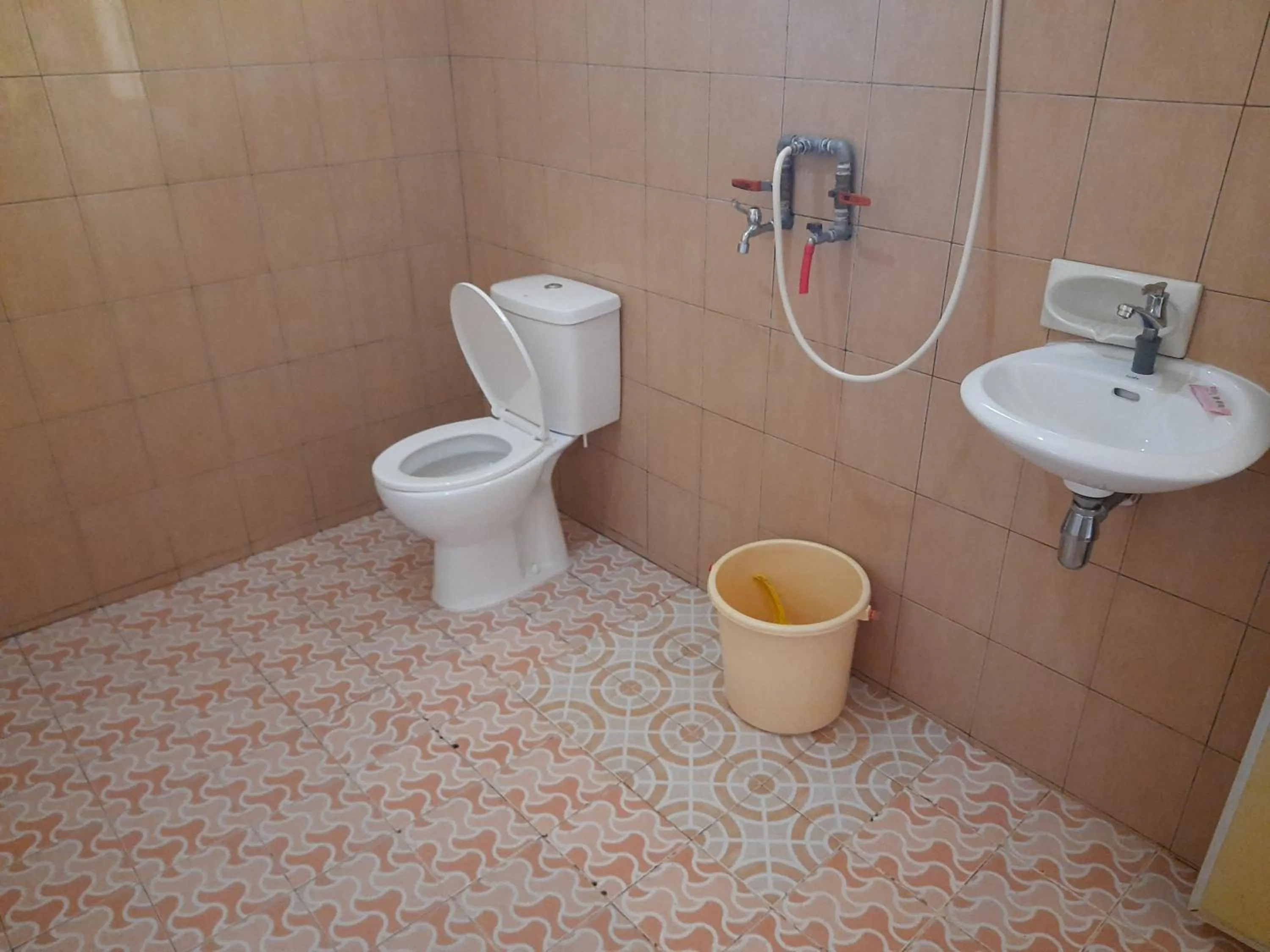 Bathroom in Hotel Anita Baturaden Mitra RedDoorz