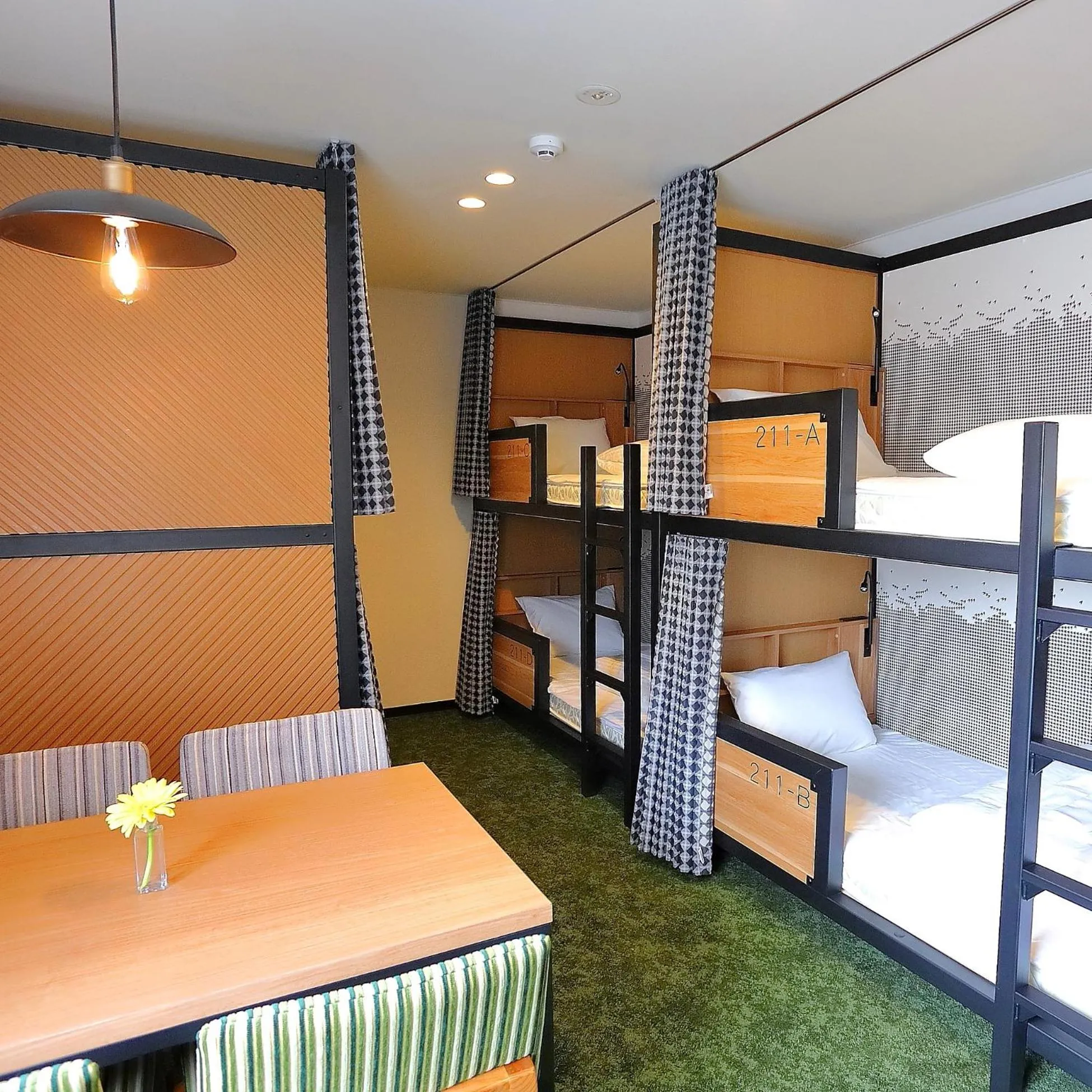 bunk bed, Bed in Hatago COEDOYA