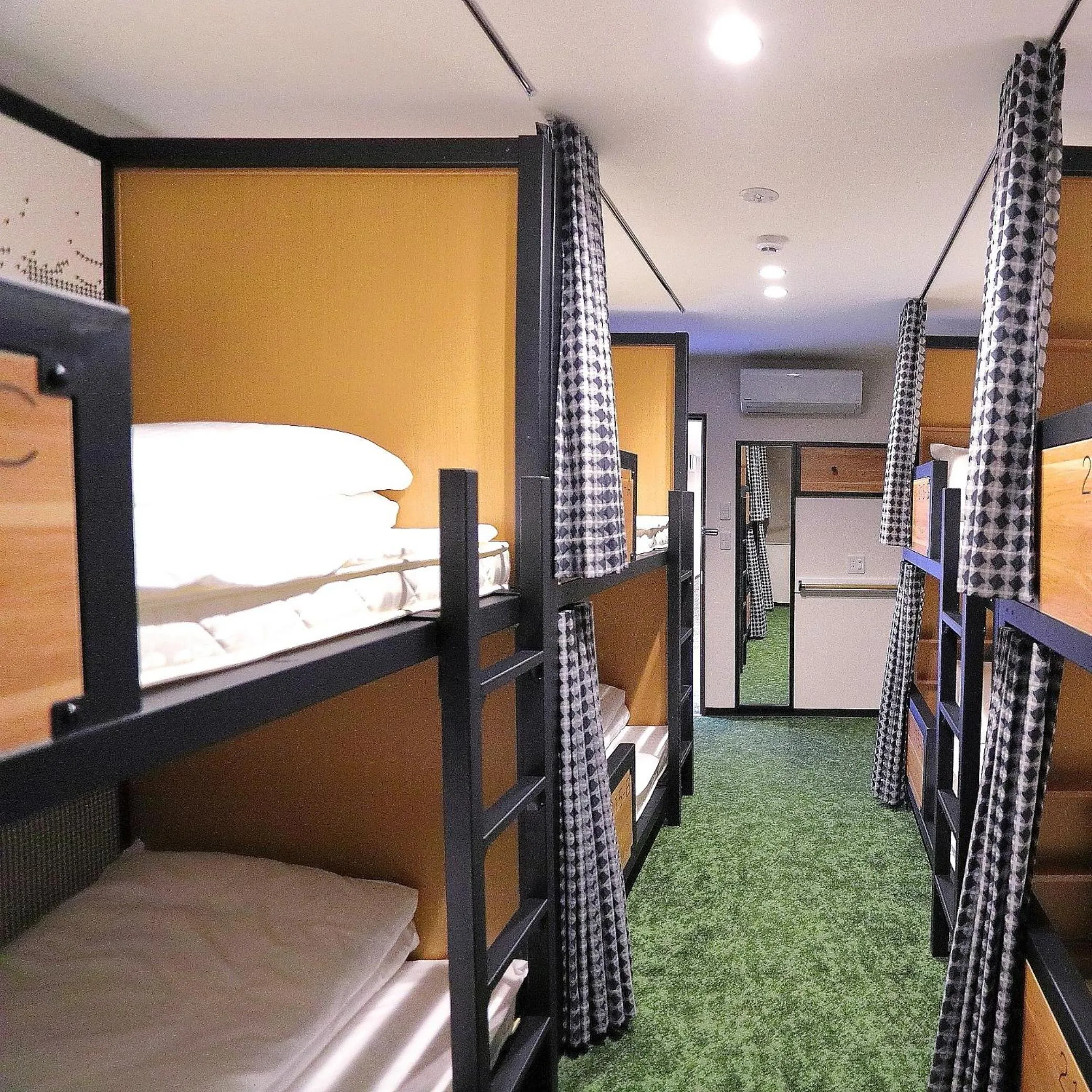 bunk bed, Bed in Hatago COEDOYA