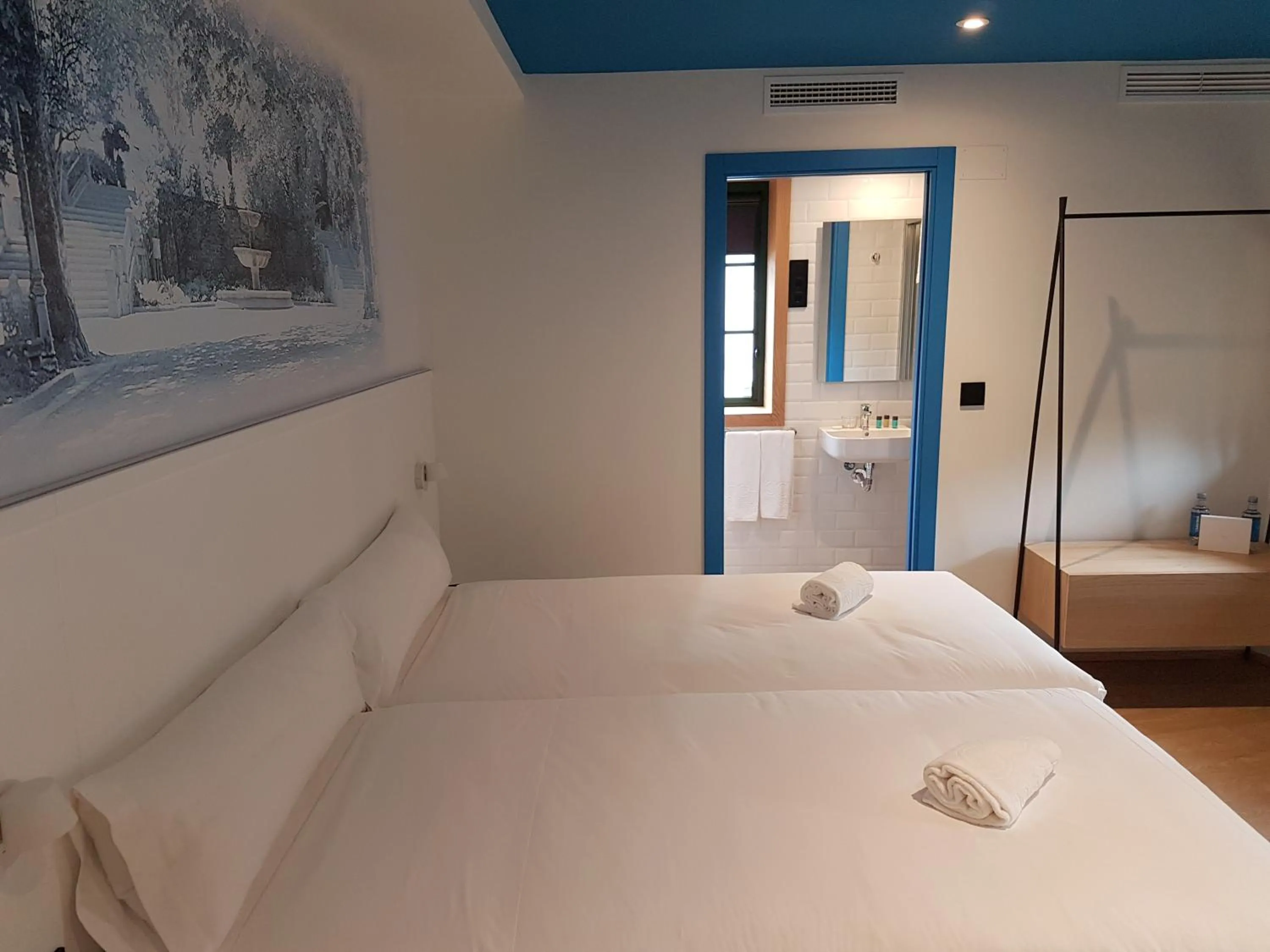 Photo of the whole room, Bed in Alameda Rooms Santiago