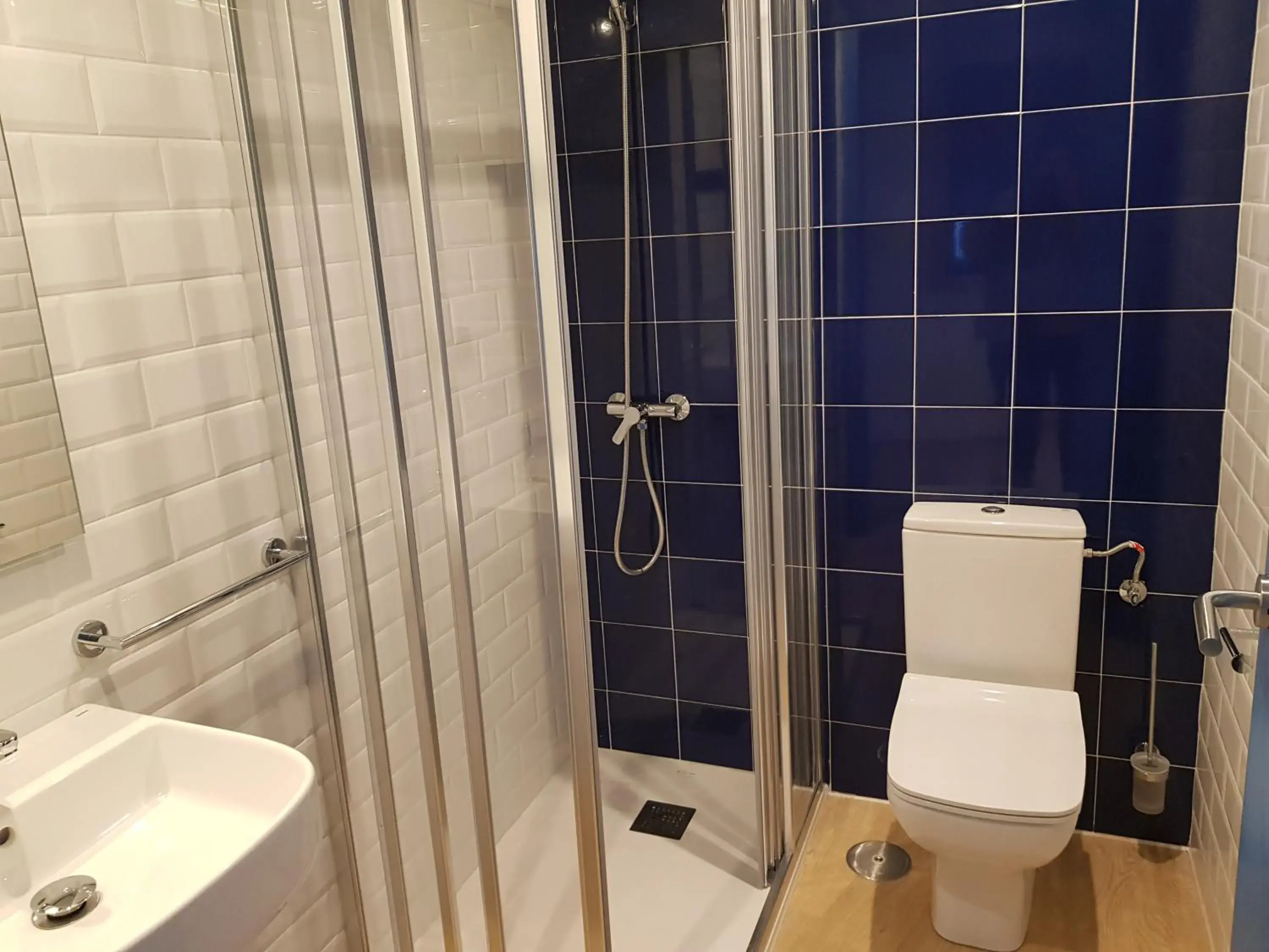 Toilet in Alameda Rooms Santiago Toilet in Alameda Rooms Santiago