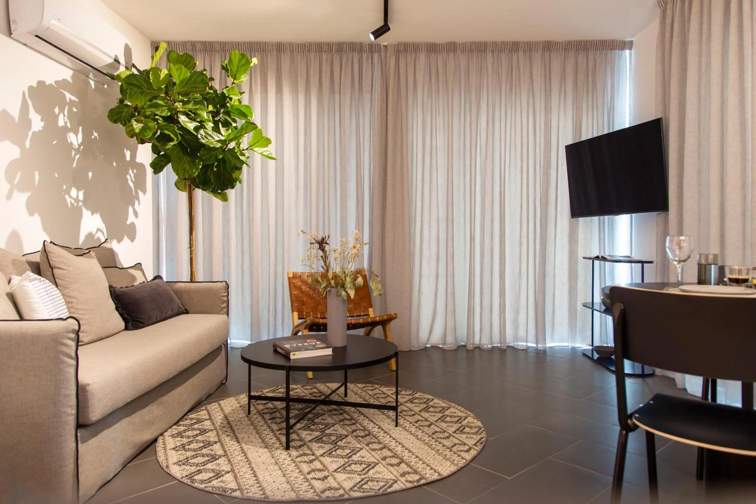 TV and multimedia in LIV URBAN Suites