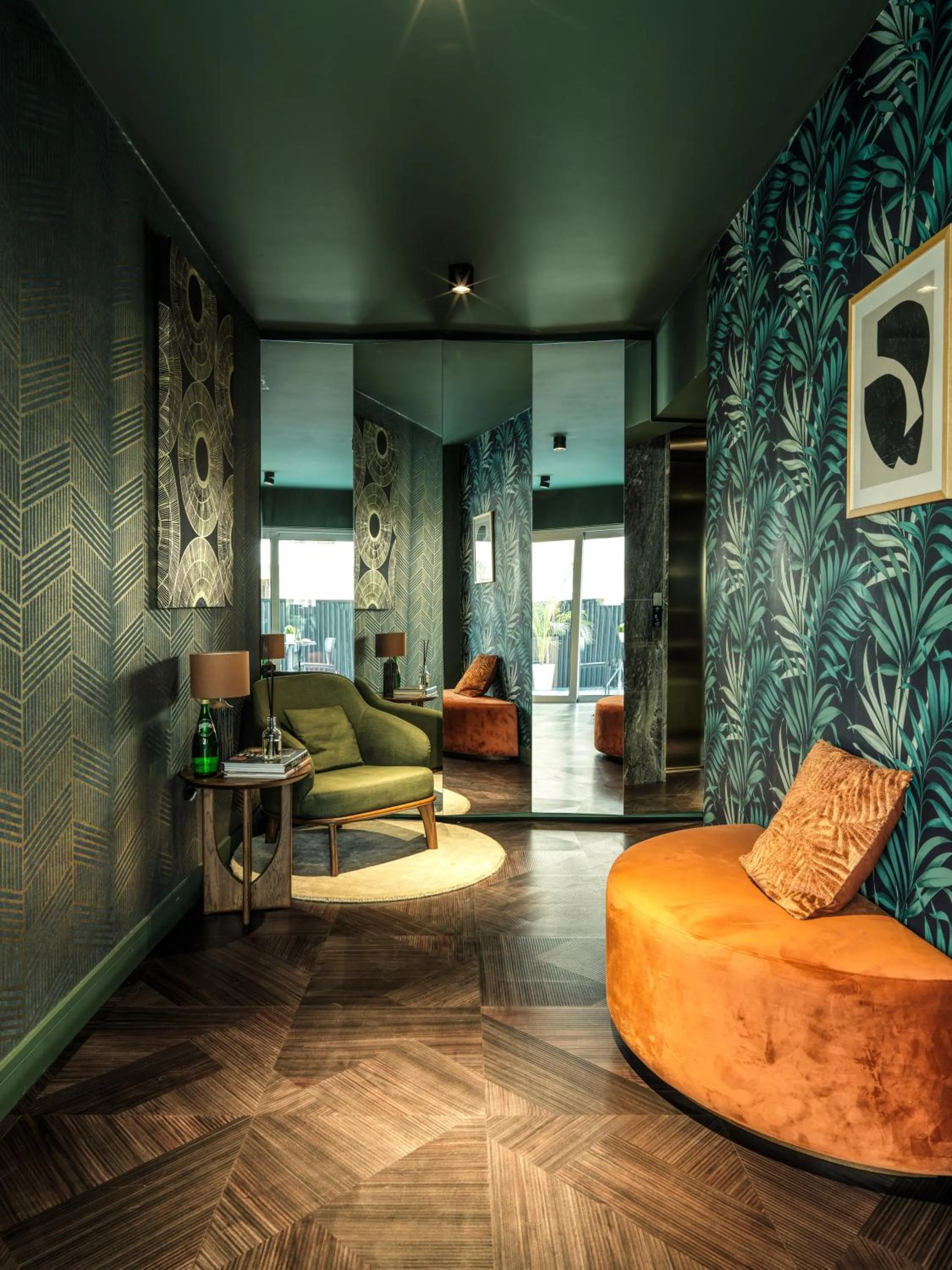 Lobby or reception in LIV URBAN Suites