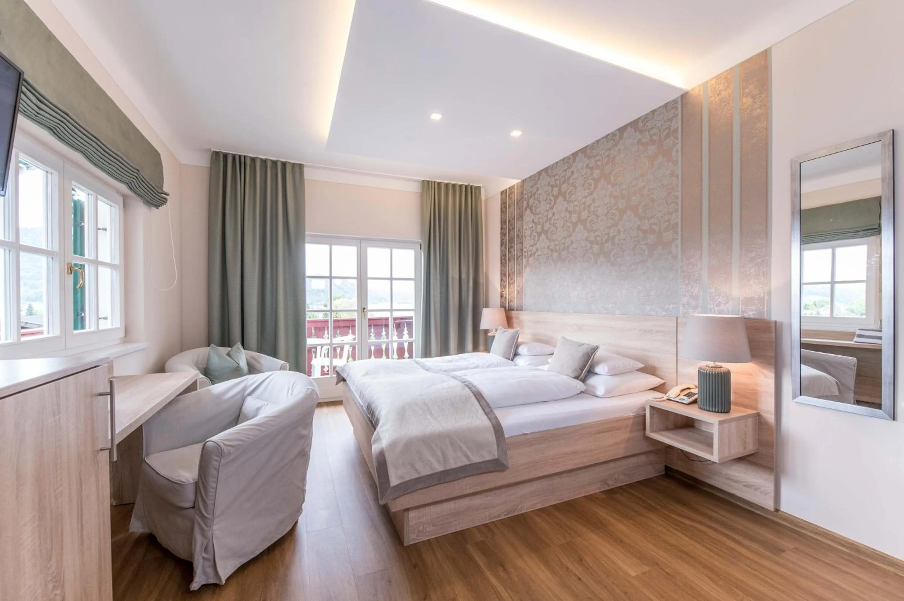 Photo of the whole room, Bed in Lust und Laune Hotel am Wörthersee