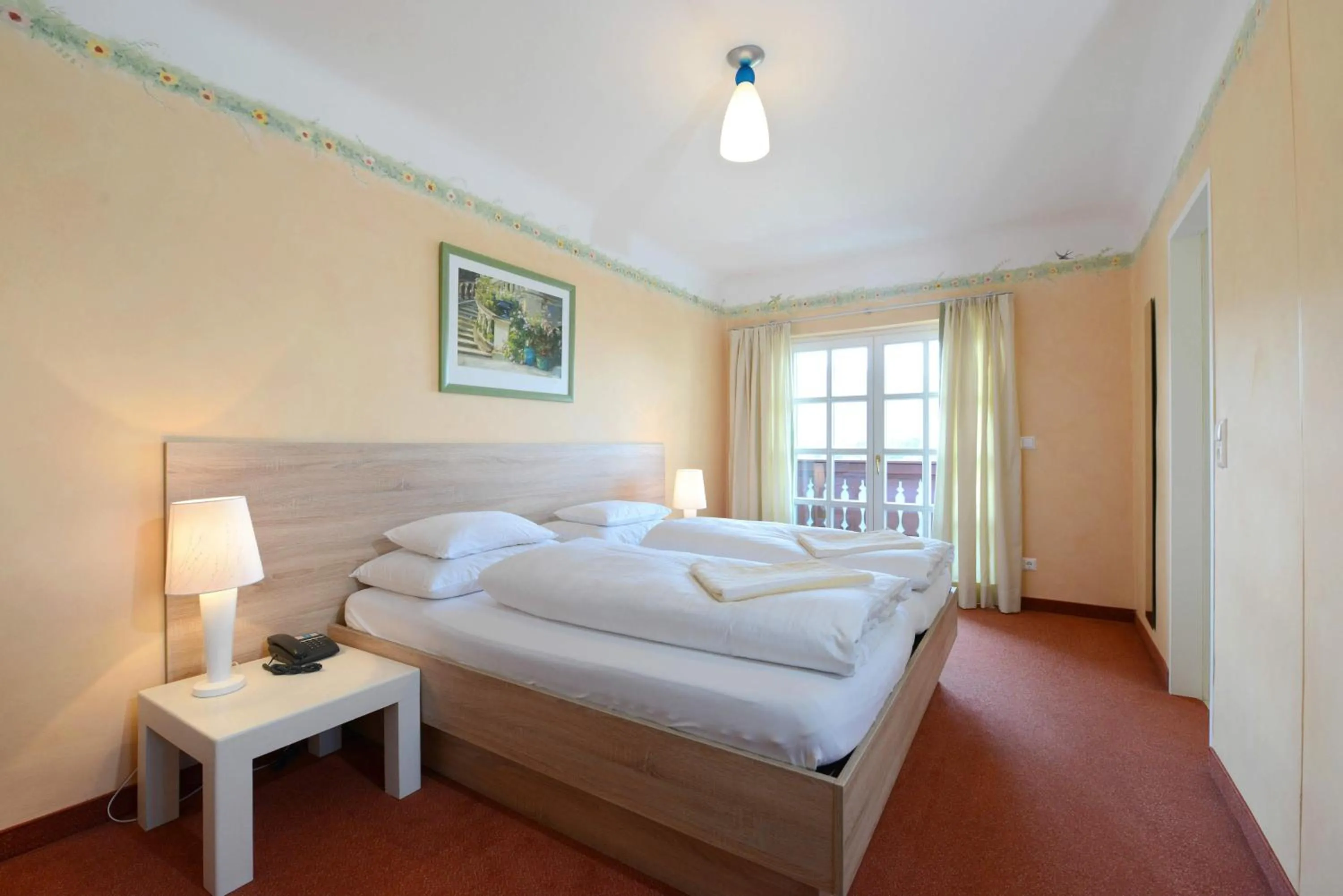 Photo of the whole room, Bed in Lust und Laune Hotel am Wörthersee