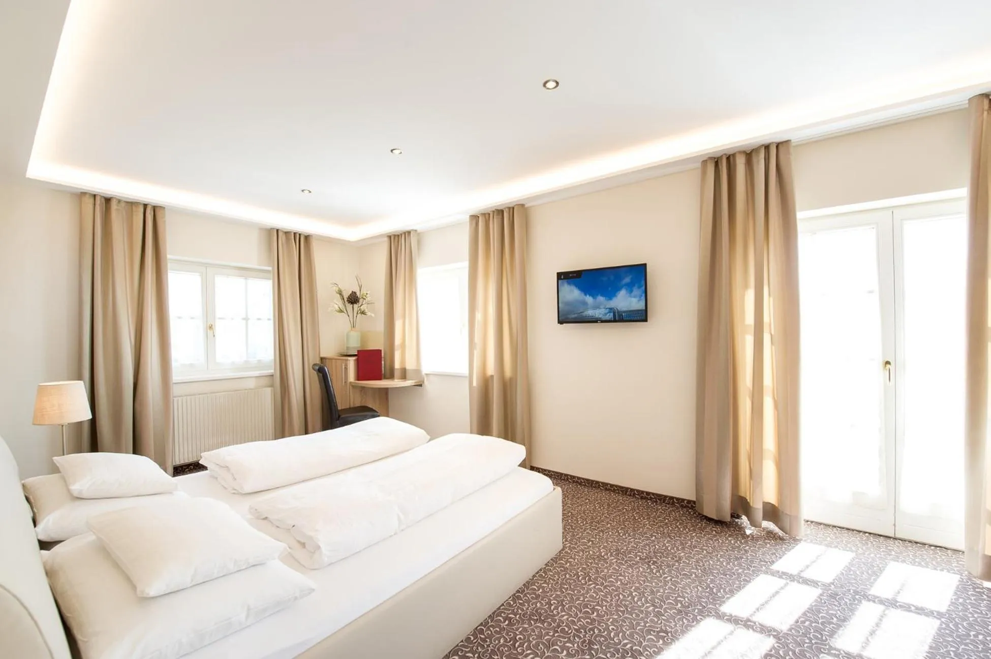 Bedroom, Bed in Lust und Laune Hotel am Wörthersee