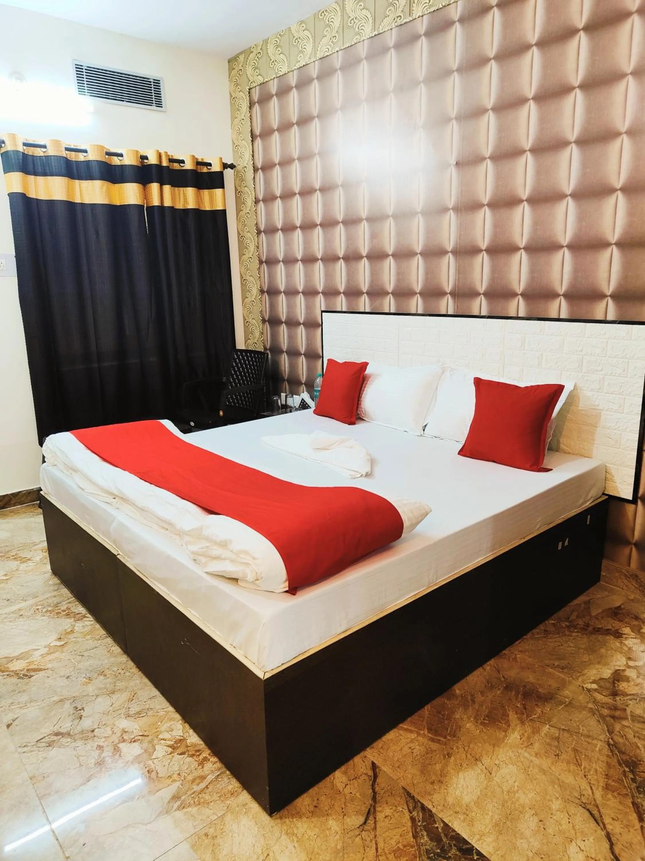 Bedroom, Bed in Hotel kingsman