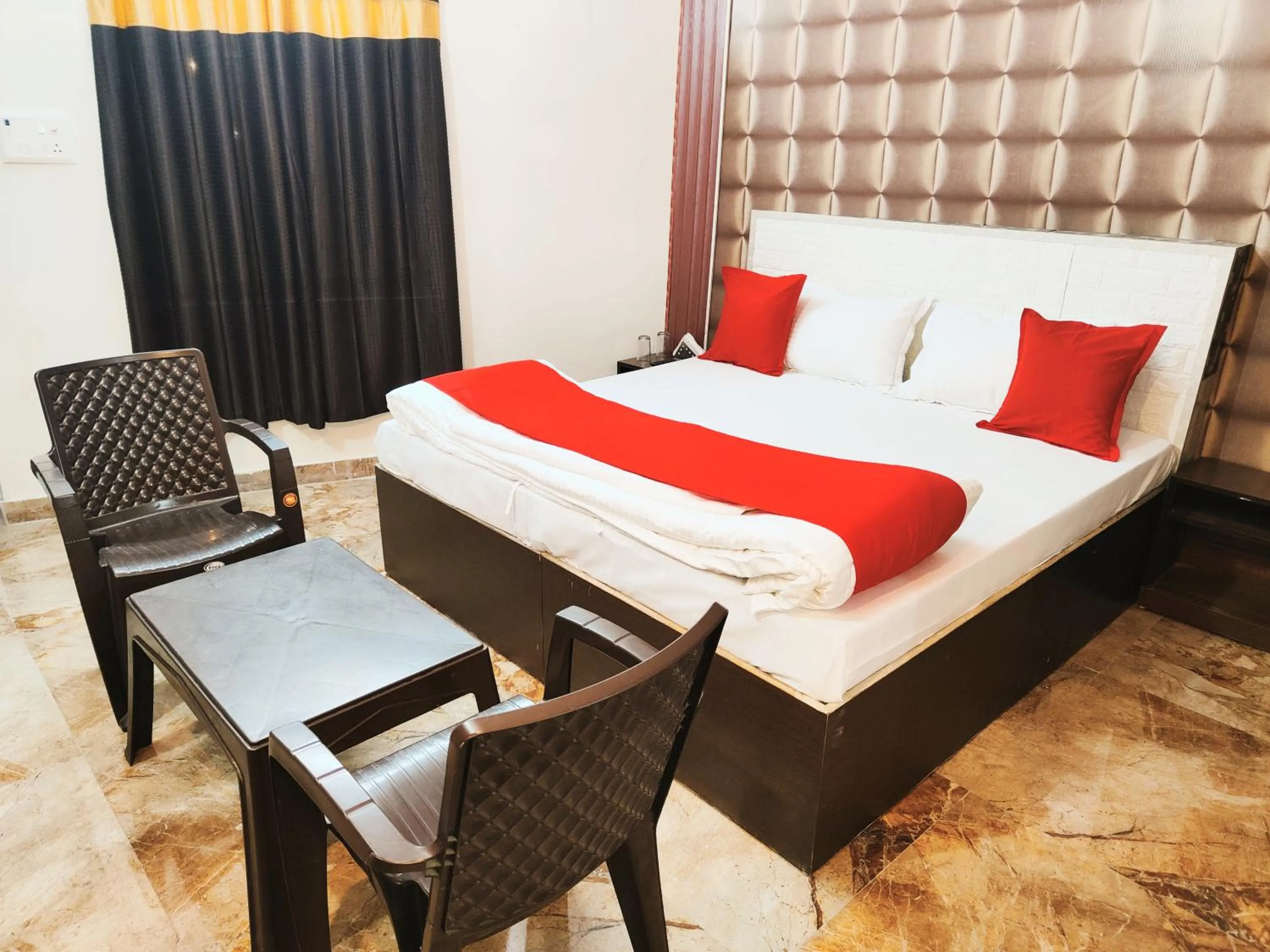 Bedroom, Bed in Hotel kingsman