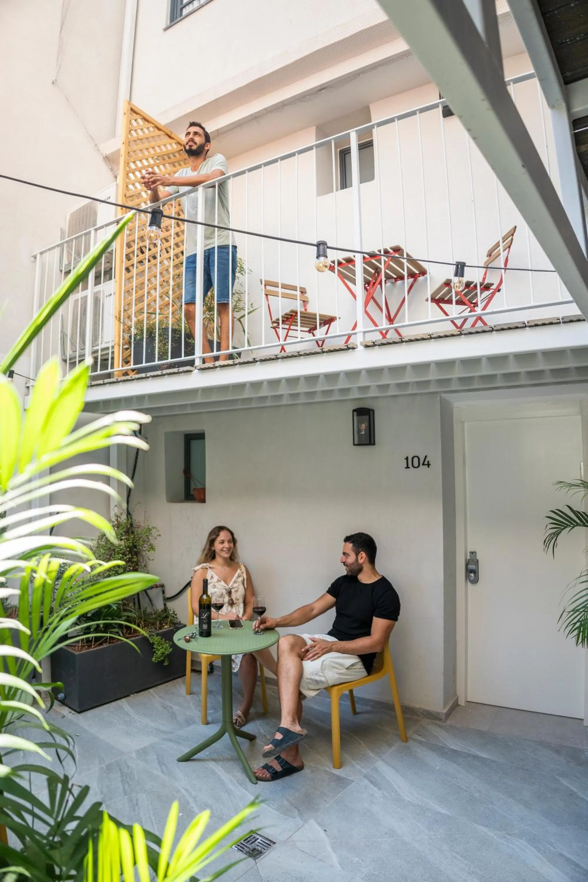Inner courtyard view in De' Mar Florentine By Peraia