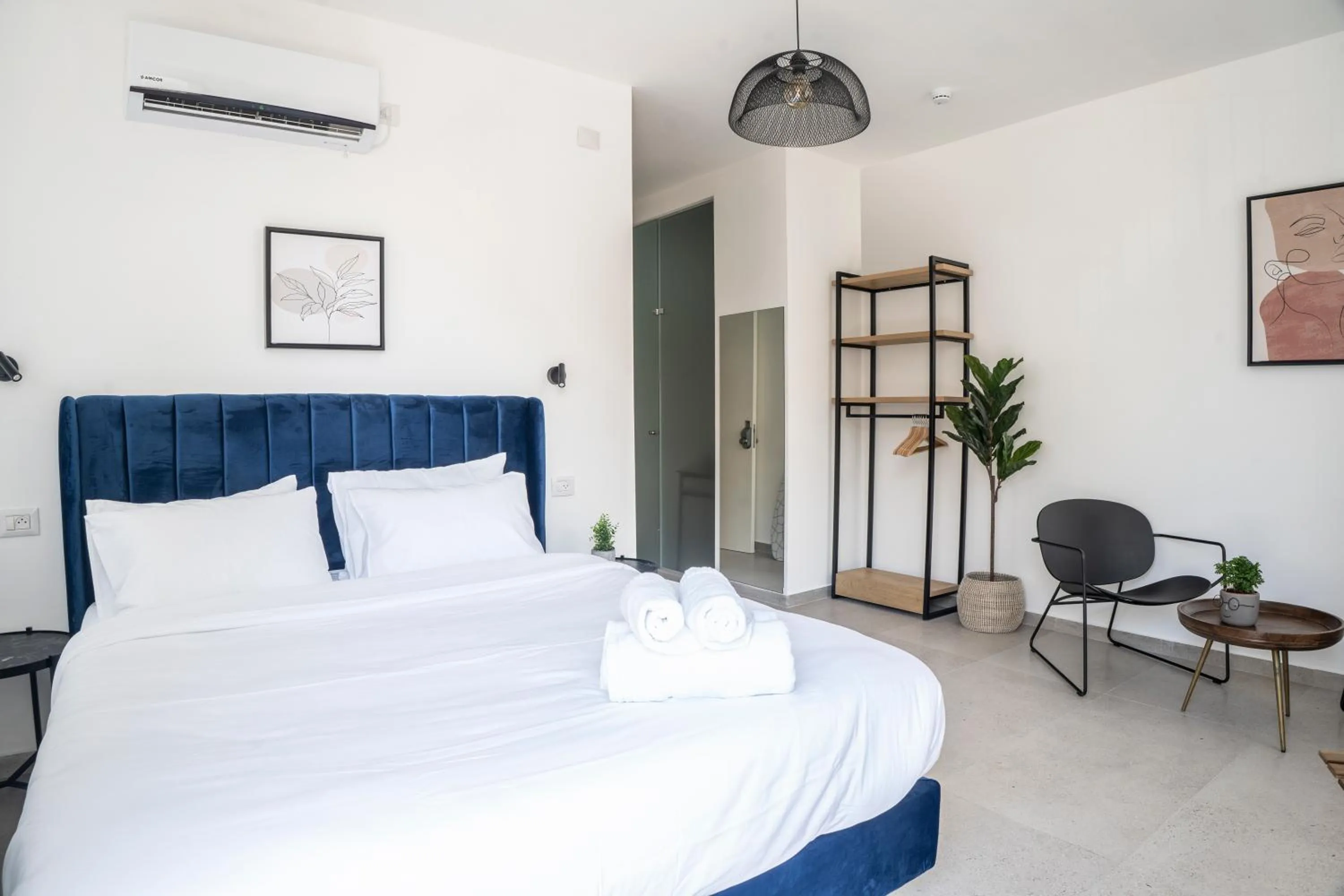 Bed in De' Mar Florentine By Peraia