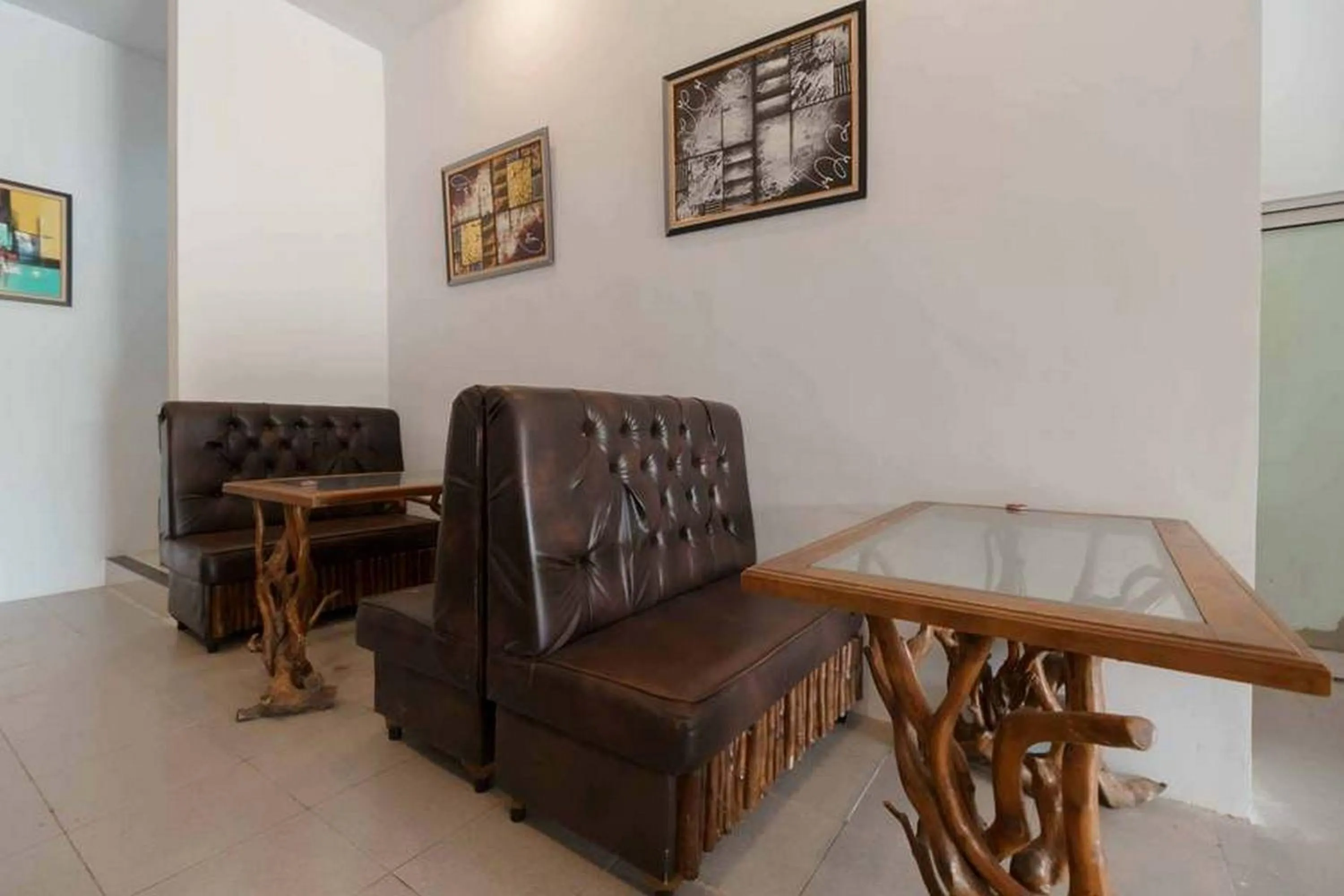 Seating area in RedDoorz at Mutiara Residence Deli Serdang