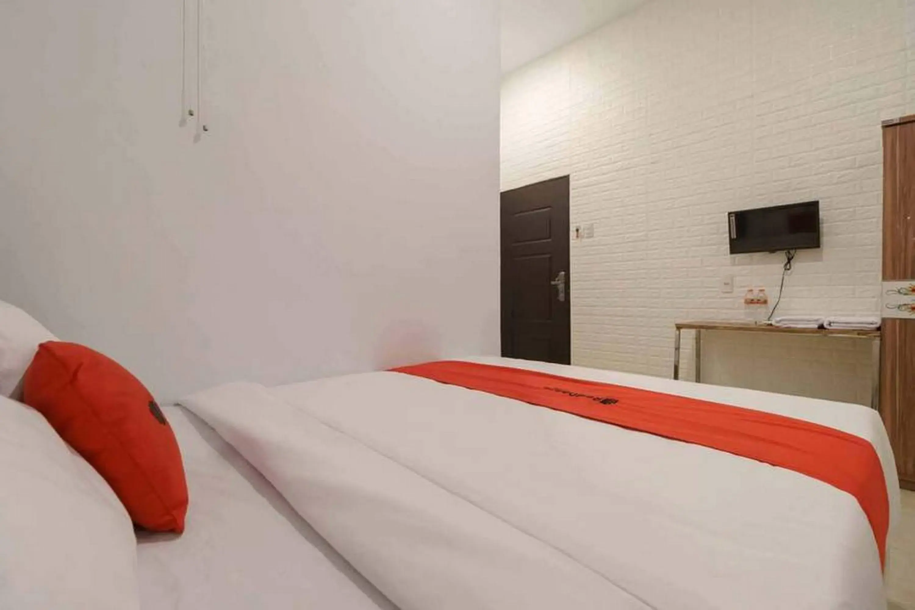 Bed in RedDoorz at Mutiara Residence Deli Serdang Bed in RedDoorz at Mutiara Residence Deli Serdang