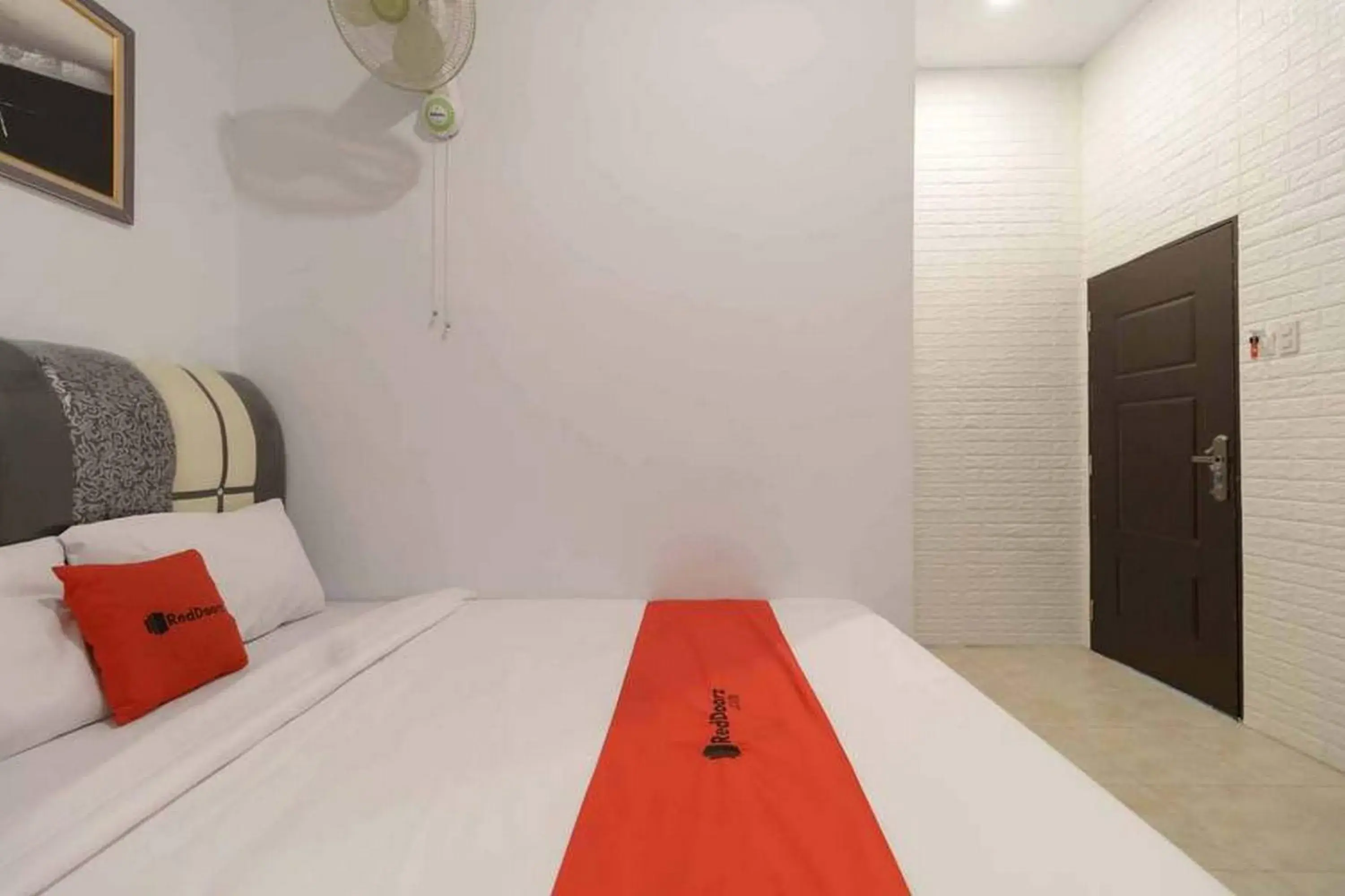 Bed in RedDoorz at Mutiara Residence Deli Serdang Bed in RedDoorz at Mutiara Residence Deli Serdang