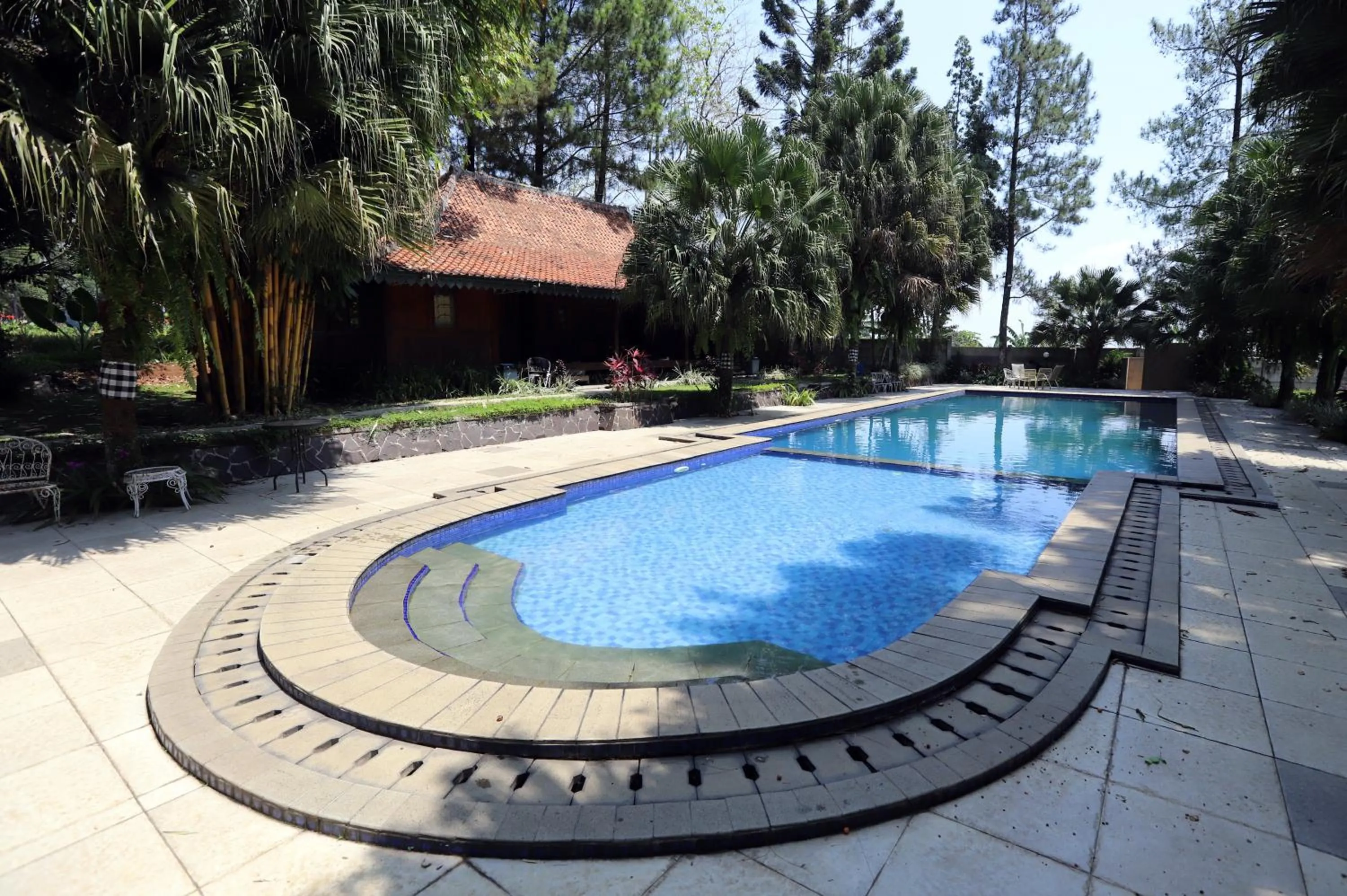Swimming pool in Katumbiri Resort