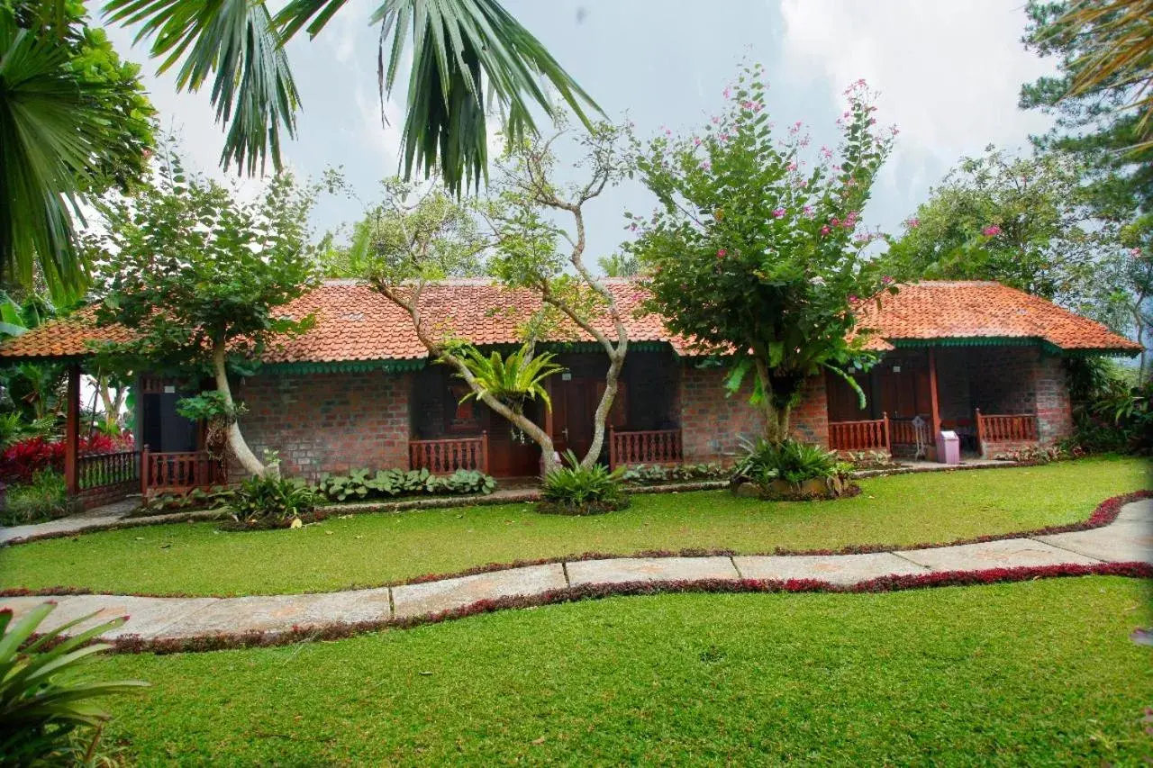 Garden view in Katumbiri Resort Garden view in Katumbiri Resort