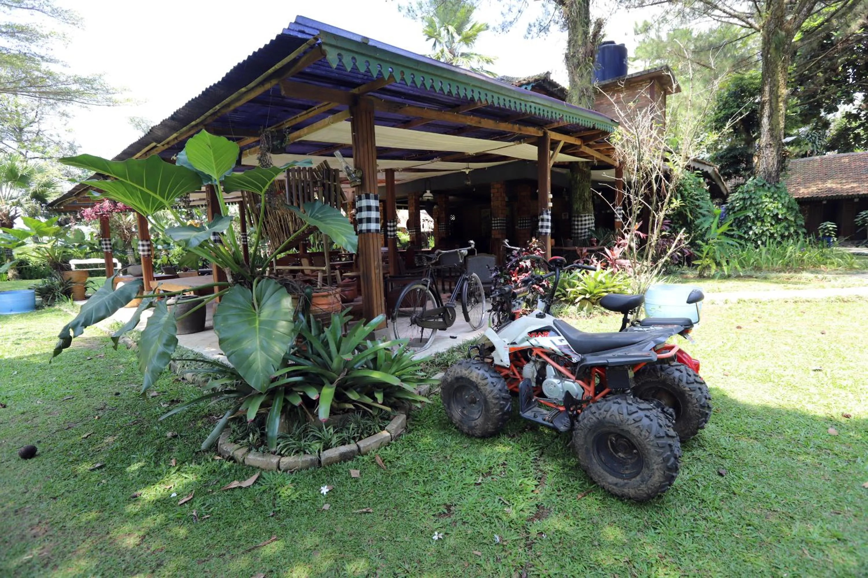 Garden in Katumbiri Resort
