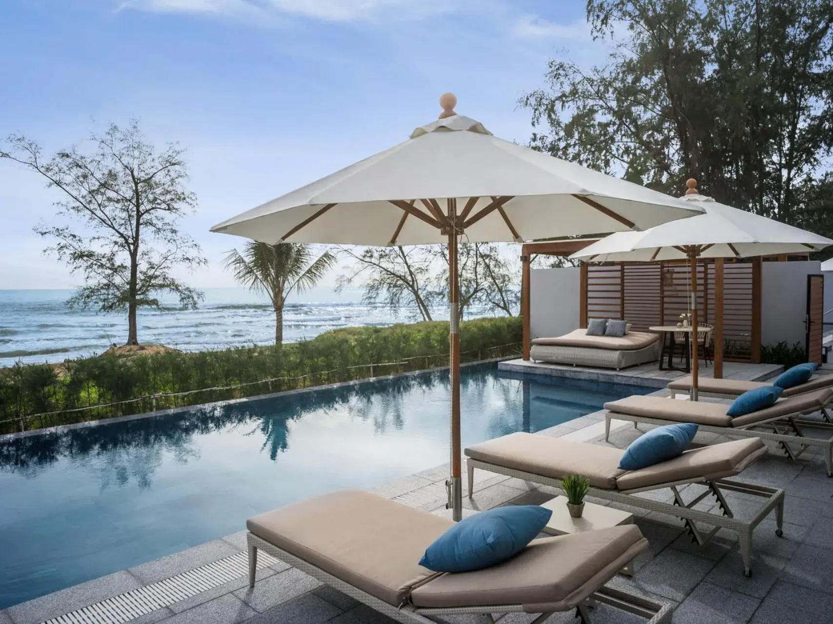 Swimming pool in Crowne Plaza Phu Quoc Starbay by IHG Swimming pool in Crowne Plaza Phu Quoc Starbay by IHG