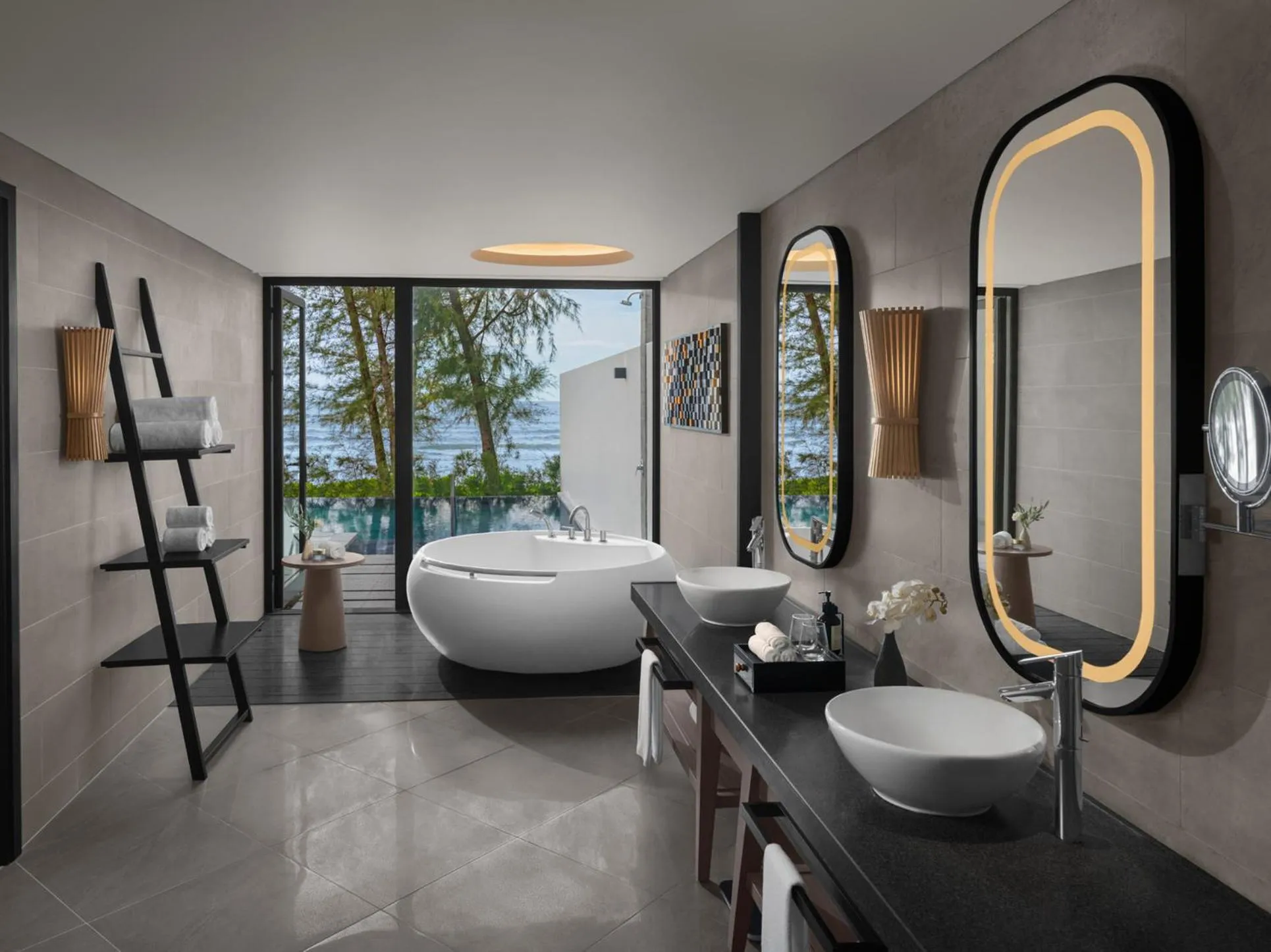 Bathroom, Bed in Crowne Plaza Phu Quoc Starbay by IHG