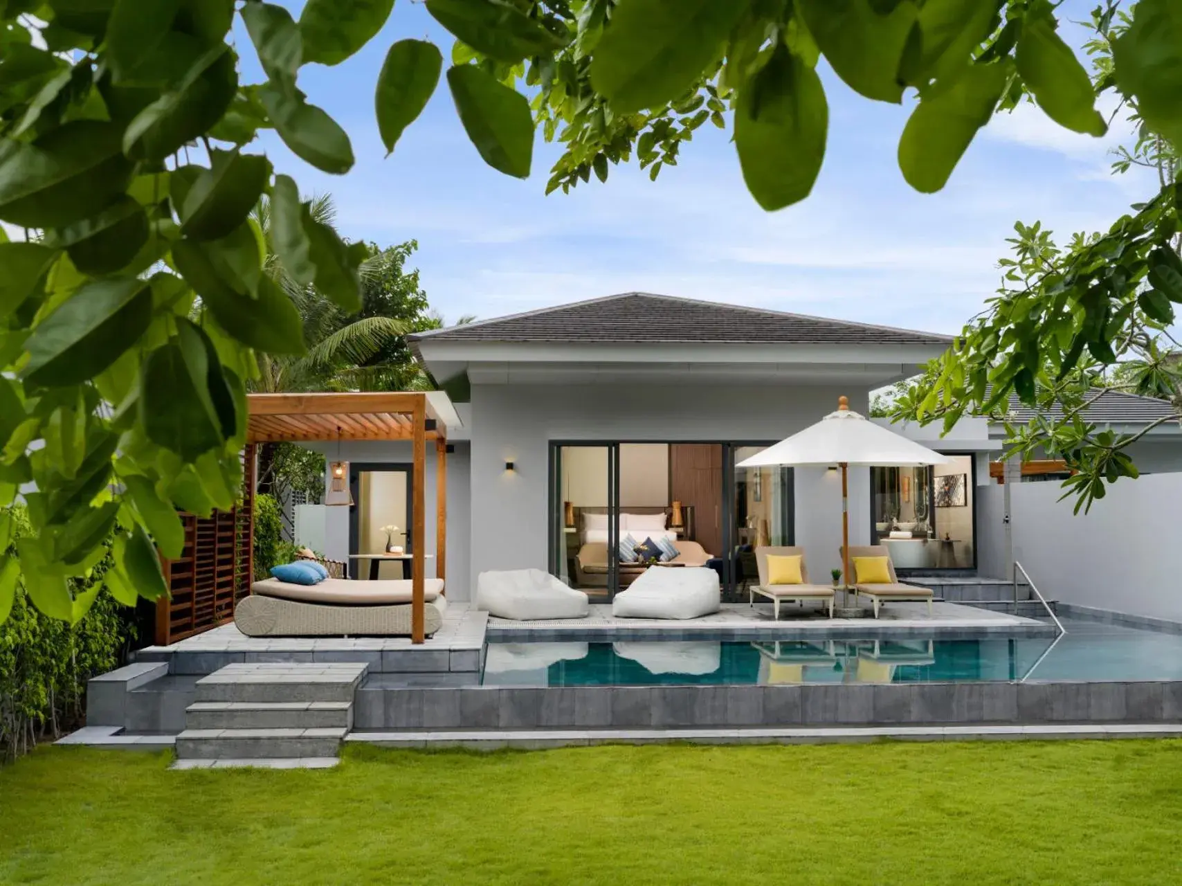 Property building in Crowne Plaza Phu Quoc Starbay by IHG Property building in Crowne Plaza Phu Quoc Starbay by IHG