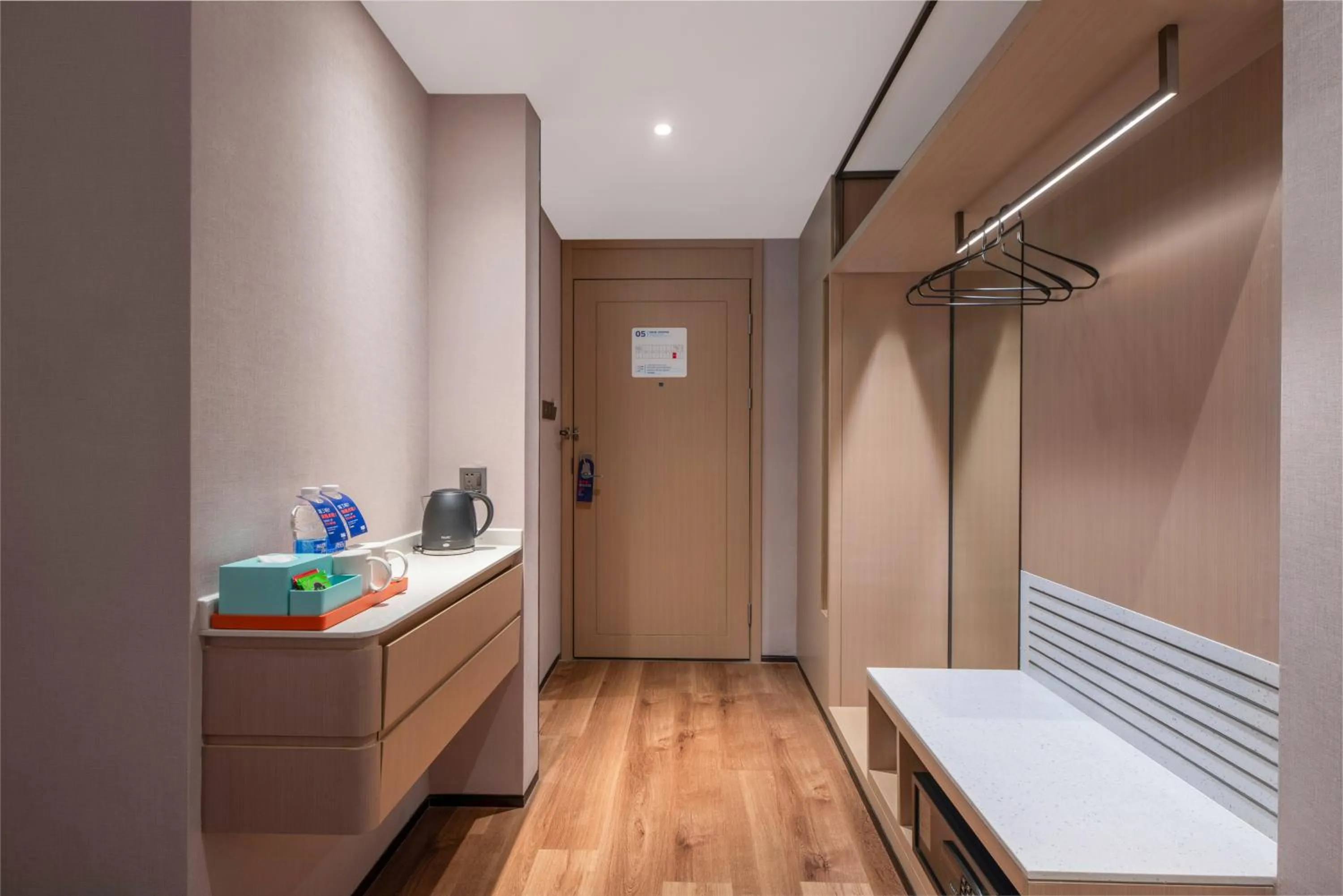 Bedroom, Bed in Holiday Inn Express Shenzhen Longhua by IHG