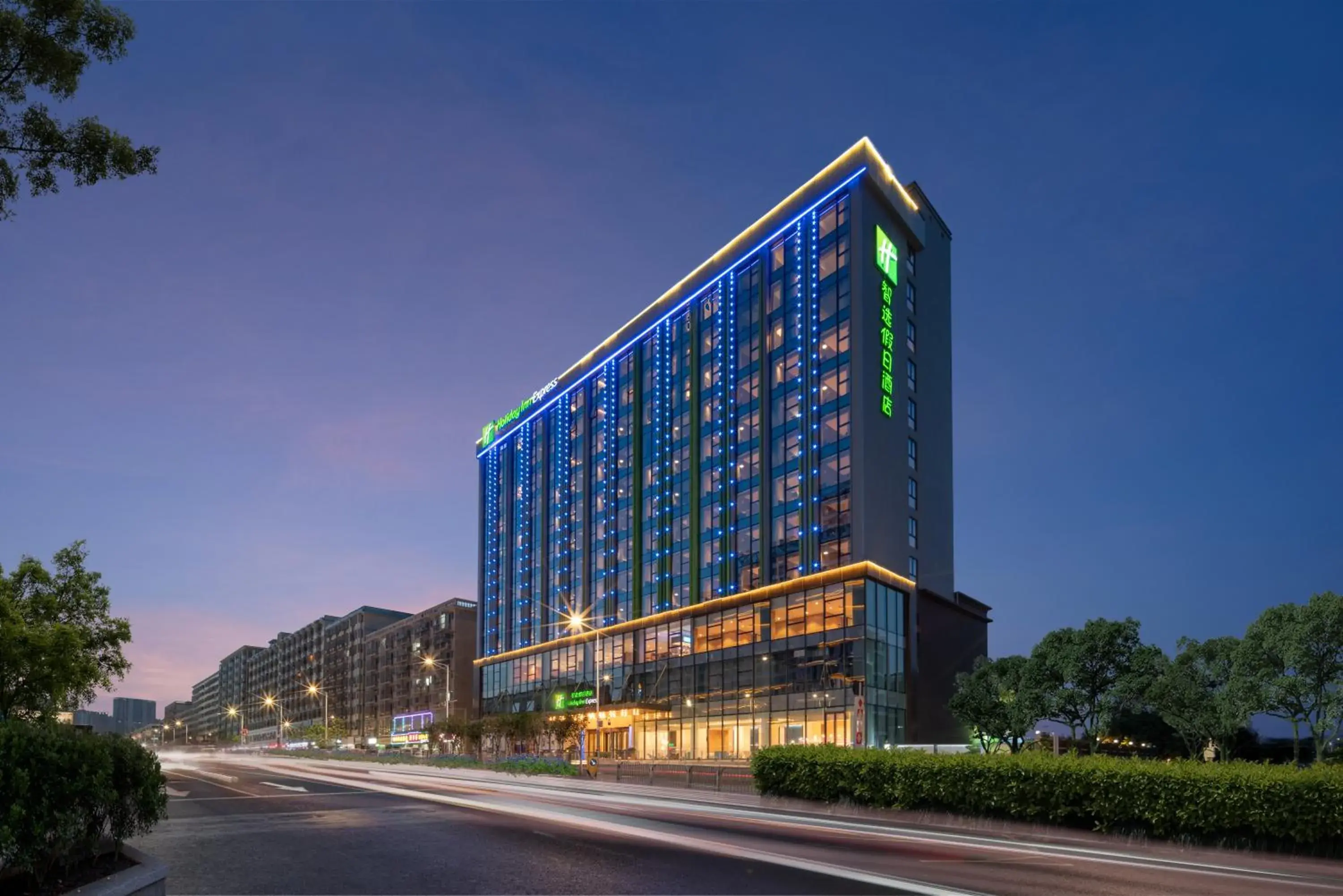 Property building in Holiday Inn Express Shenzhen Longhua by IHG Property building in Holiday Inn Express Shenzhen Longhua by IHG