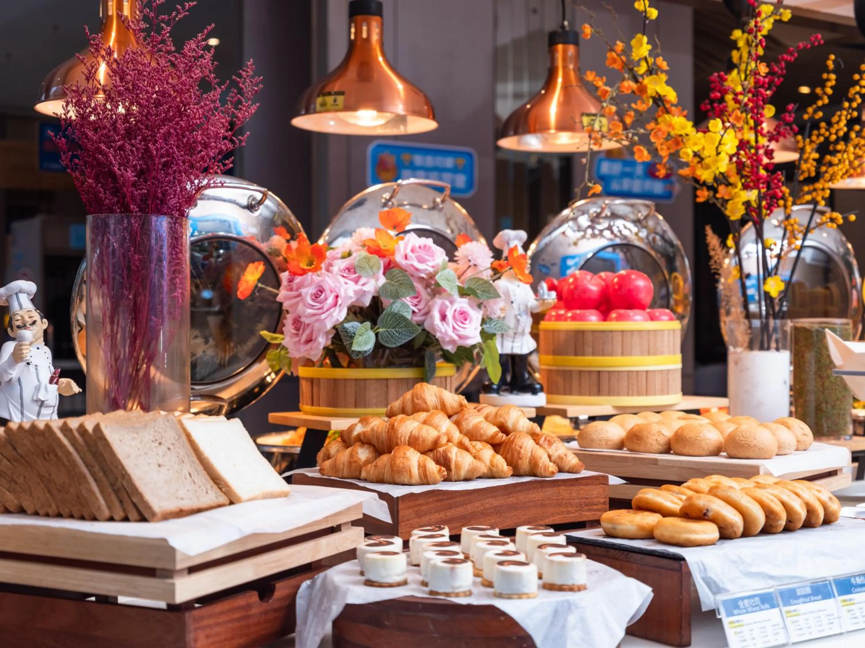 Restaurant/places to eat in Holiday Inn Express Shenzhen Longhua by IHG