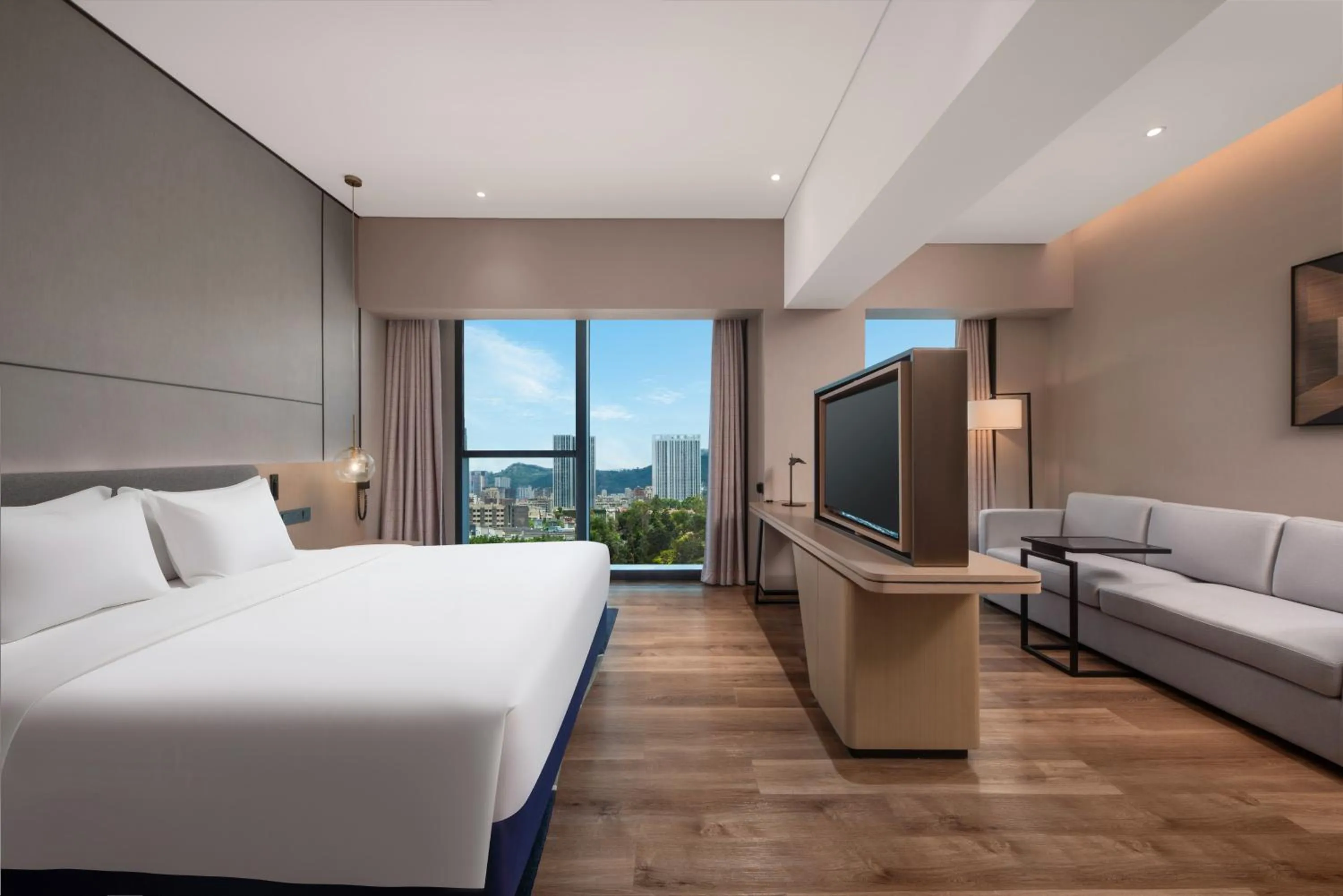 Photo of the whole room, Bed in Holiday Inn Express Shenzhen Longhua by IHG