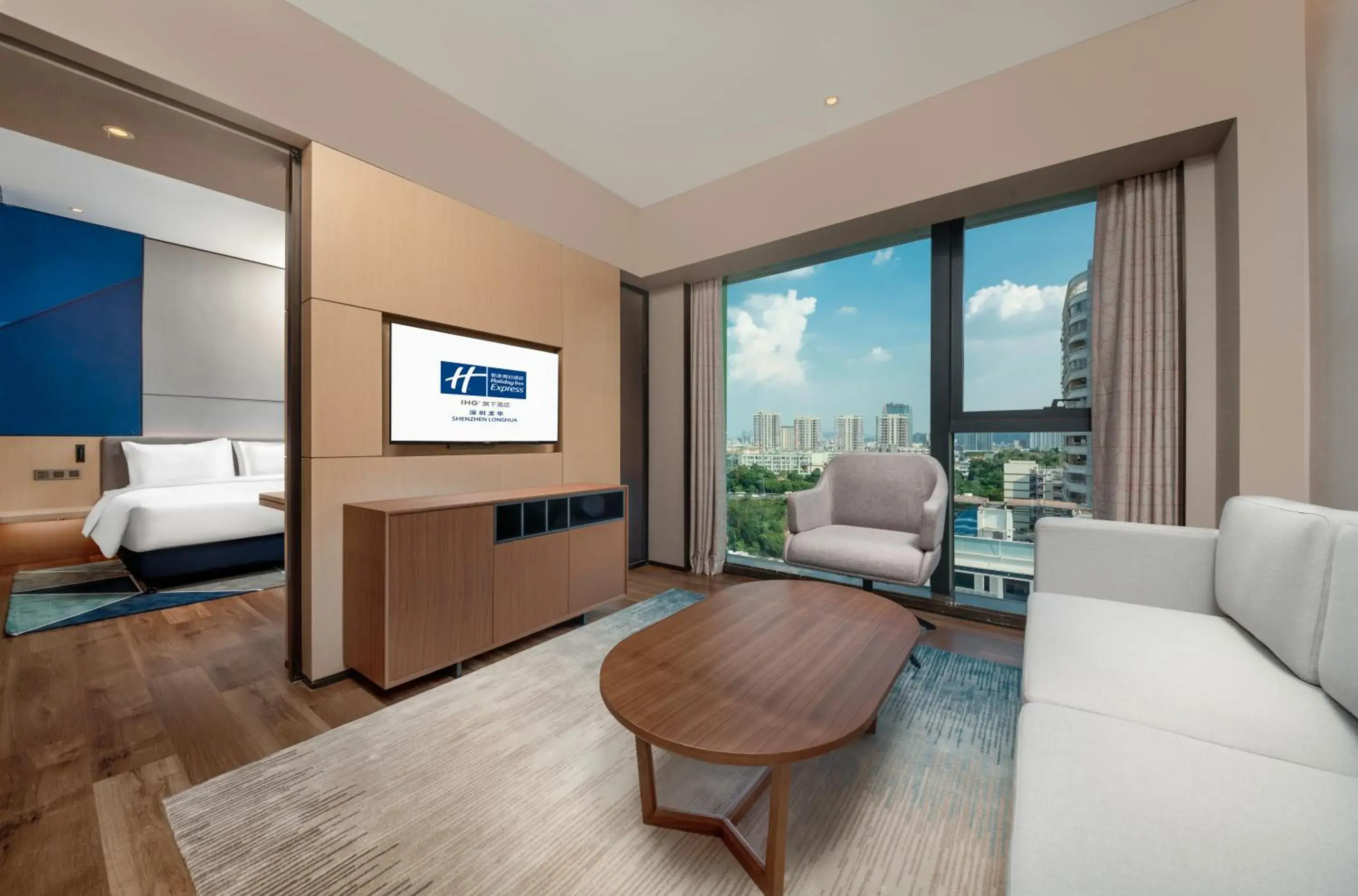 One-Bedroom King Suite with City View in Holiday Inn Express Shenzhen Longhua by IHG One-Bedroom King Suite with City View in Holiday Inn Express Shenzhen Longhua by IHG