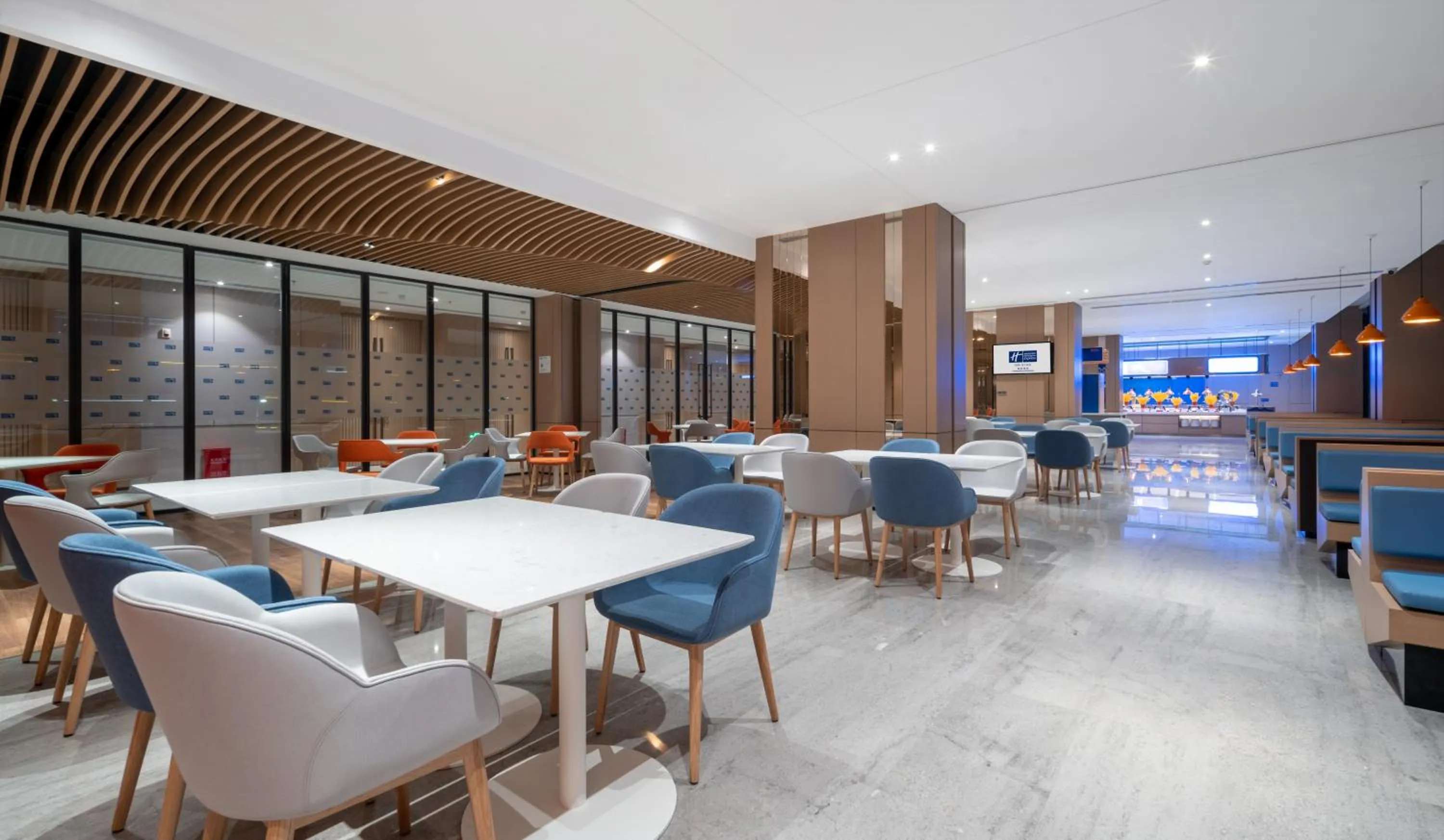 Restaurant/places to eat in Holiday Inn Express Shenzhen Longhua by IHG