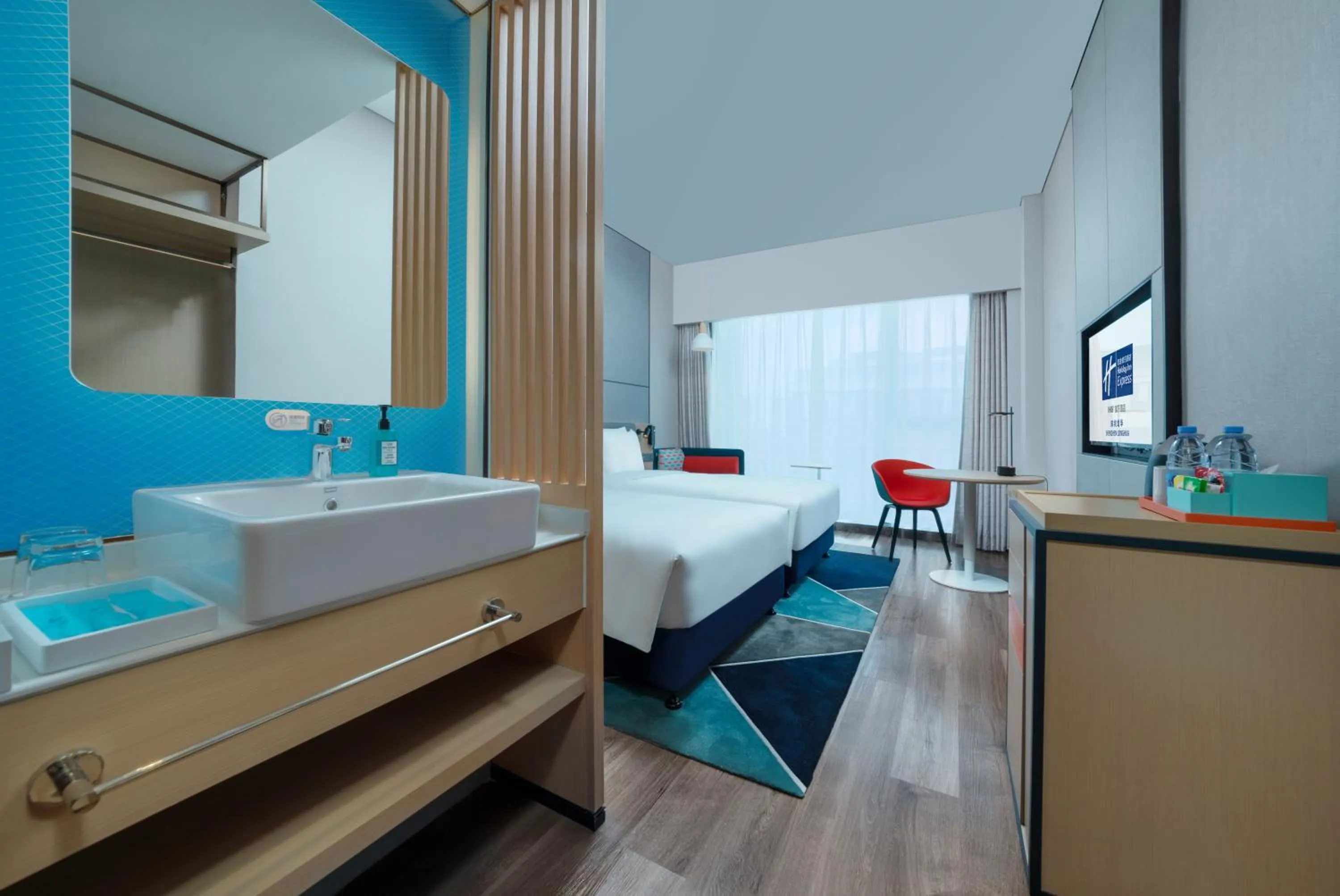 Bedroom, Bed in Holiday Inn Express Shenzhen Longhua by IHG