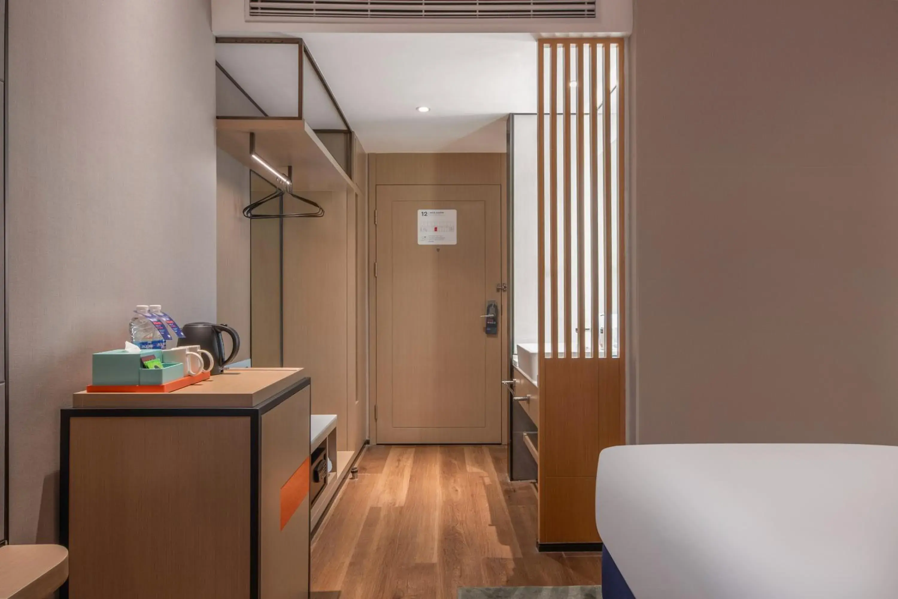 Bedroom, Bed in Holiday Inn Express Shenzhen Longhua by IHG Bedroom, Bed in Holiday Inn Express Shenzhen Longhua by IHG