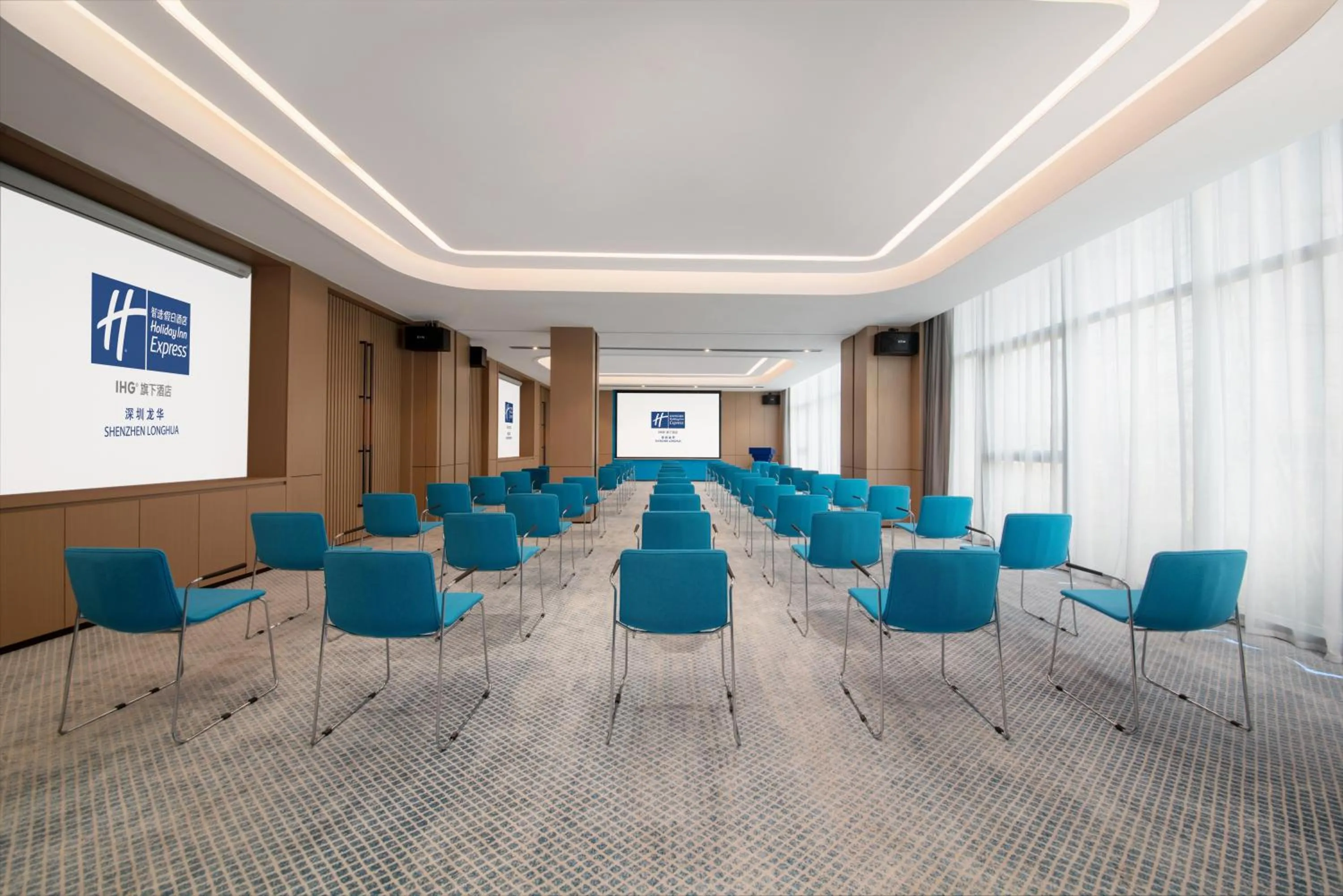 Meeting/conference room in Holiday Inn Express Shenzhen Longhua by IHG