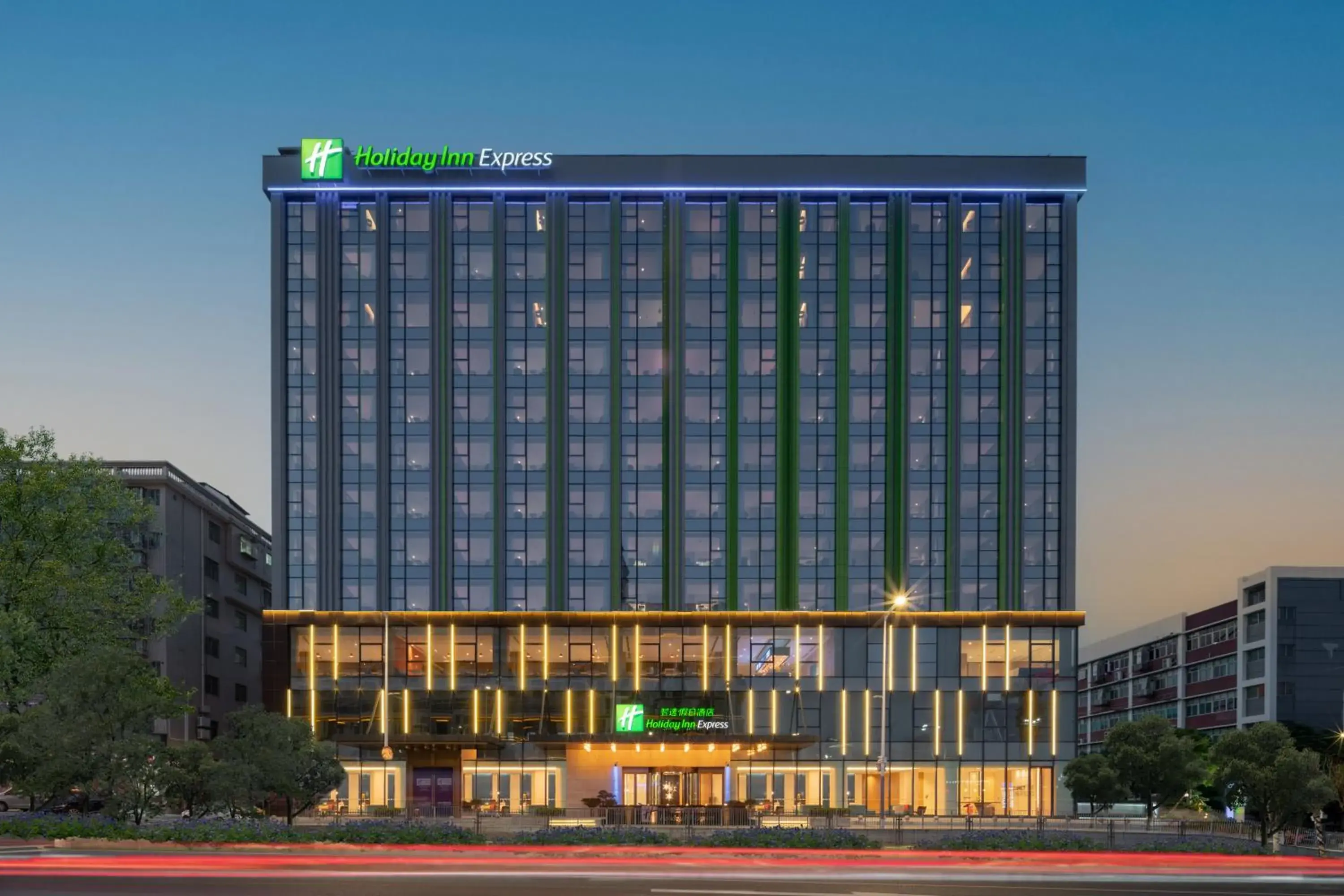 Property building in Holiday Inn Express Shenzhen Longhua by IHG Property building in Holiday Inn Express Shenzhen Longhua by IHG