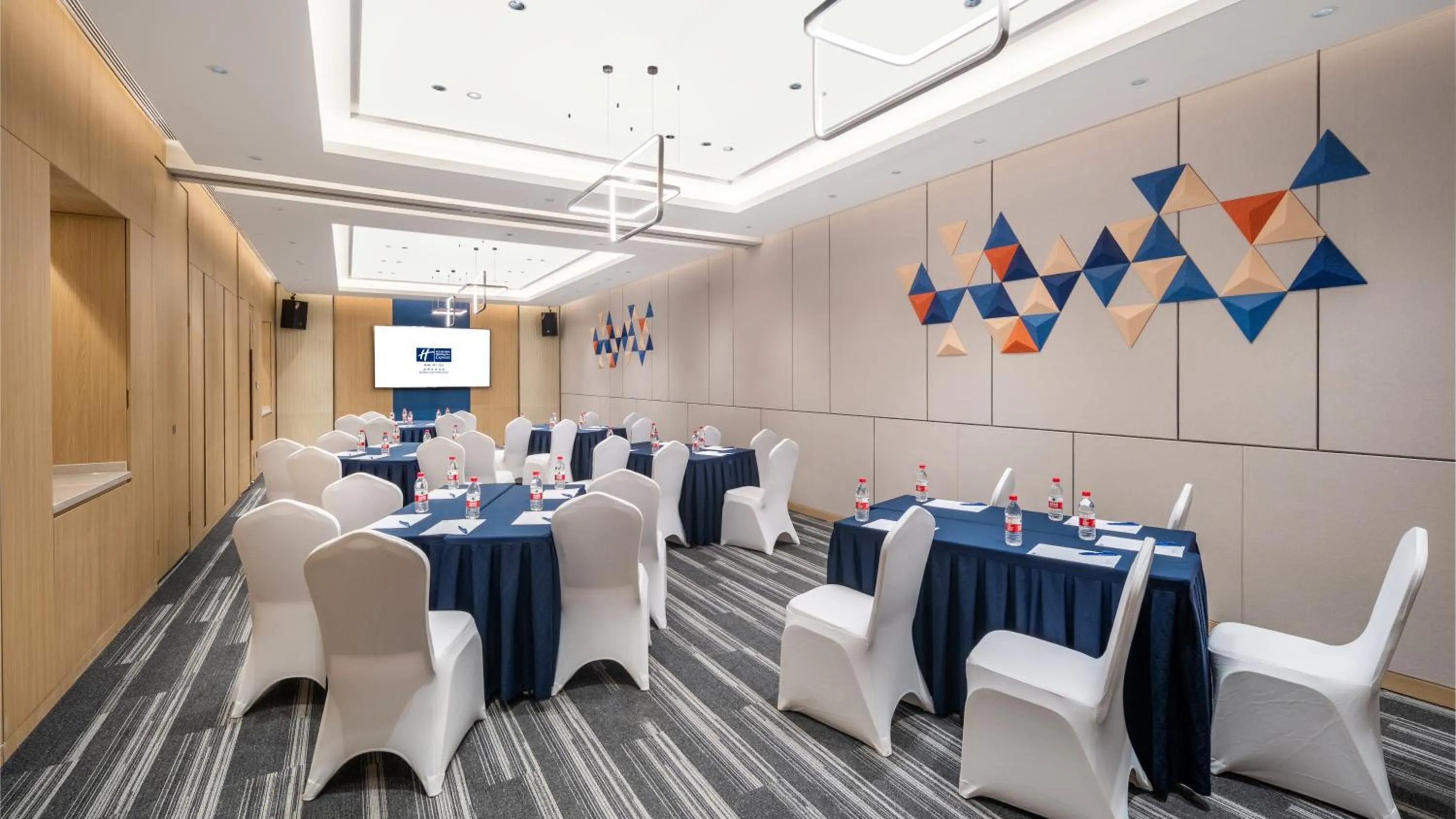 Meeting/conference room in Holiday Inn Express Beijing Yizhuang Tongminghu