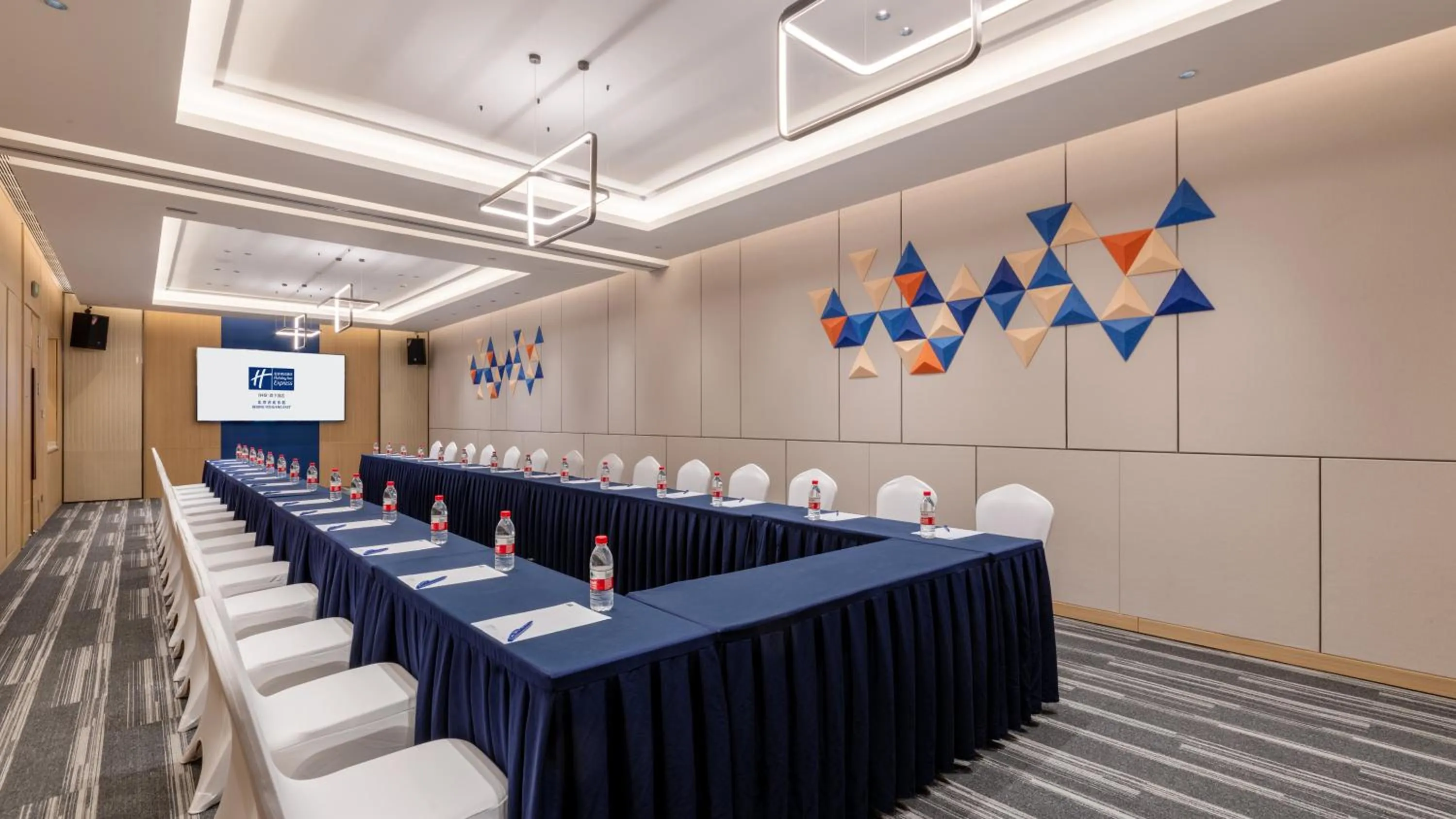 Meeting/conference room in Holiday Inn Express Beijing Yizhuang Tongminghu
