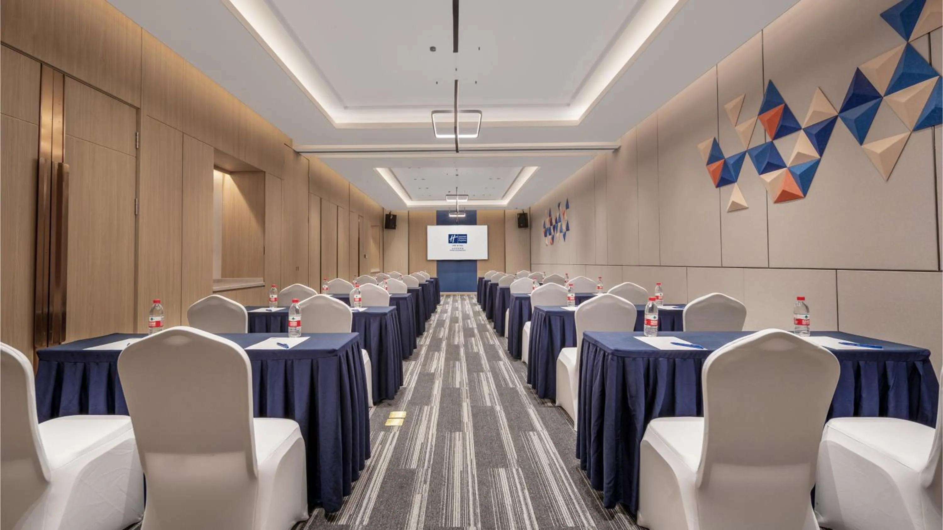 Meeting/conference room in Holiday Inn Express Beijing Yizhuang Tongminghu