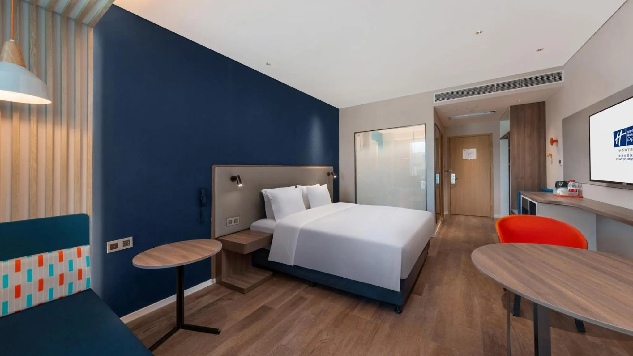 Photo of the whole room, Bed in Holiday Inn Express Beijing Yizhuang Tongminghu