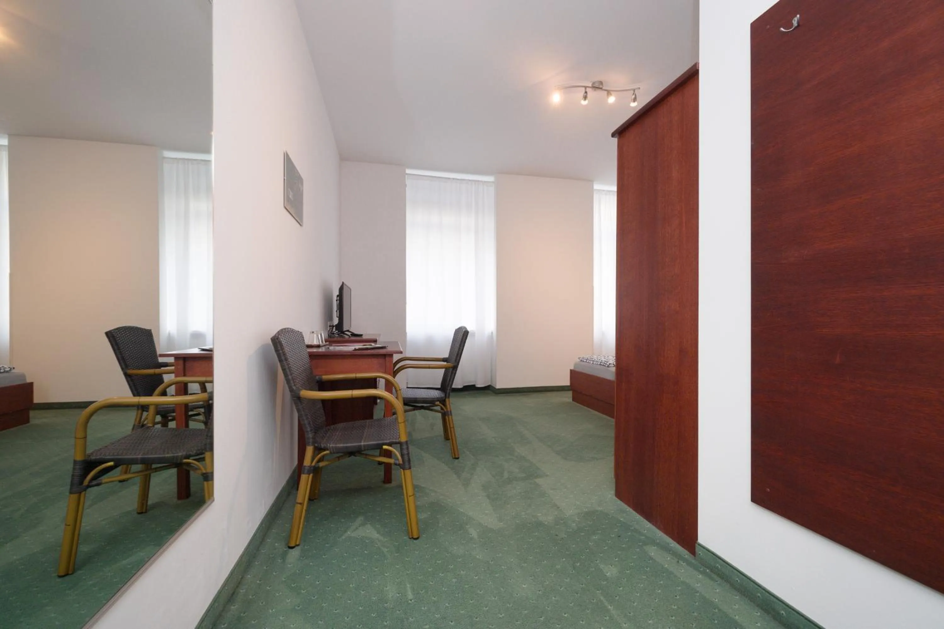 wardrobe in Pension San Francisco