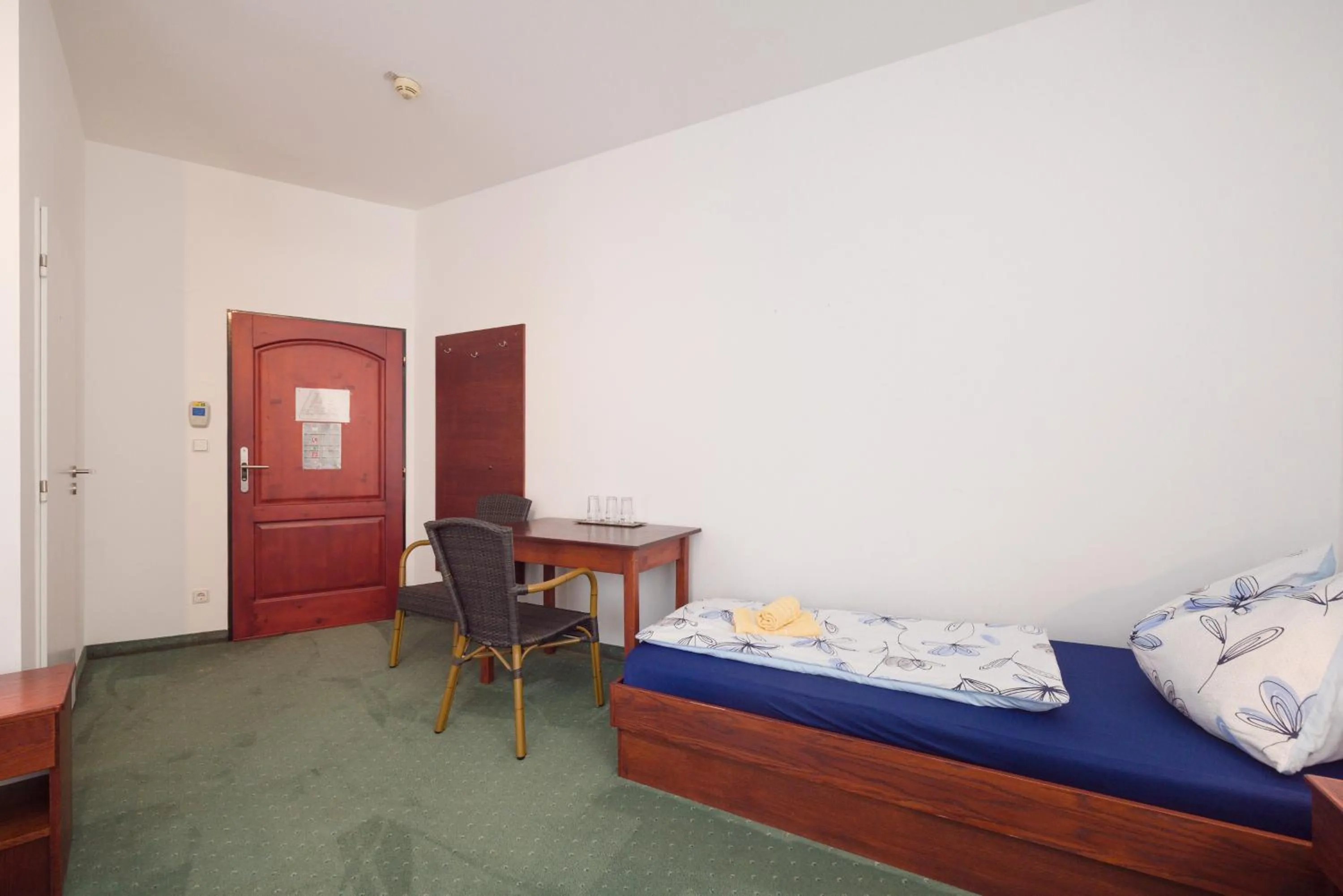 Photo of the whole room, Bed in Pension San Francisco