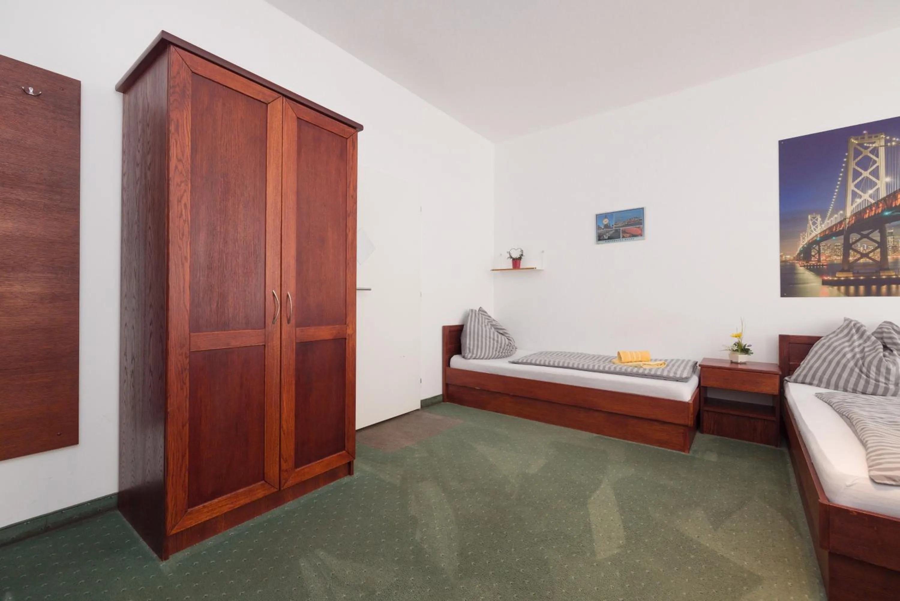 Photo of the whole room in Pension San Francisco