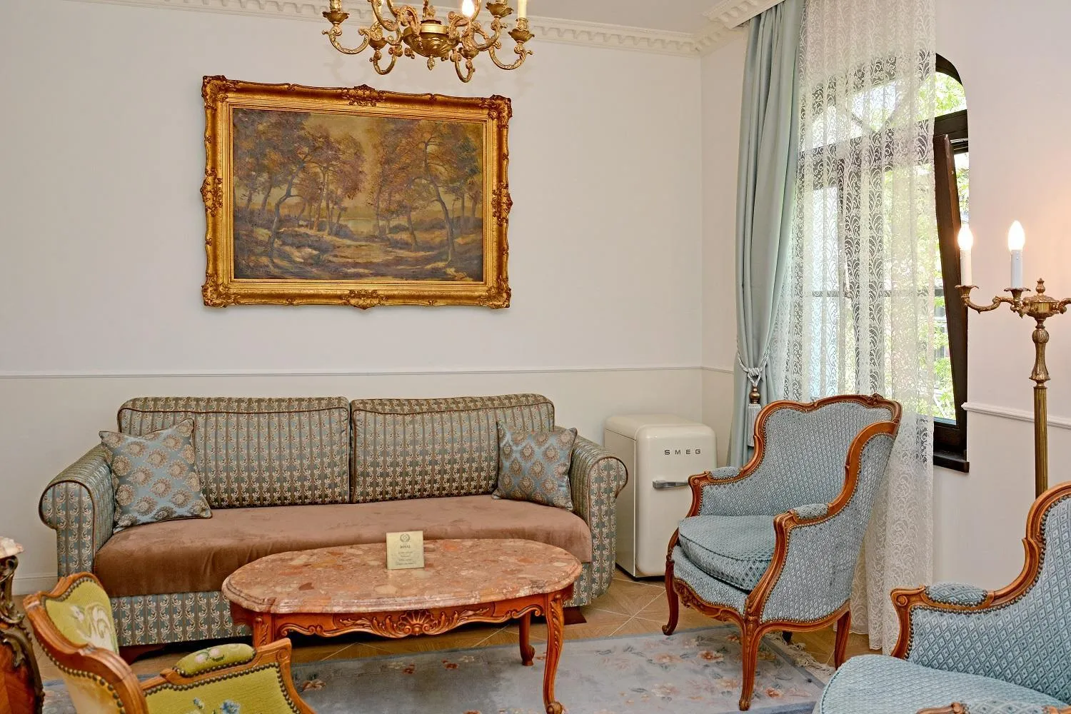 Living room in Royal Hotel