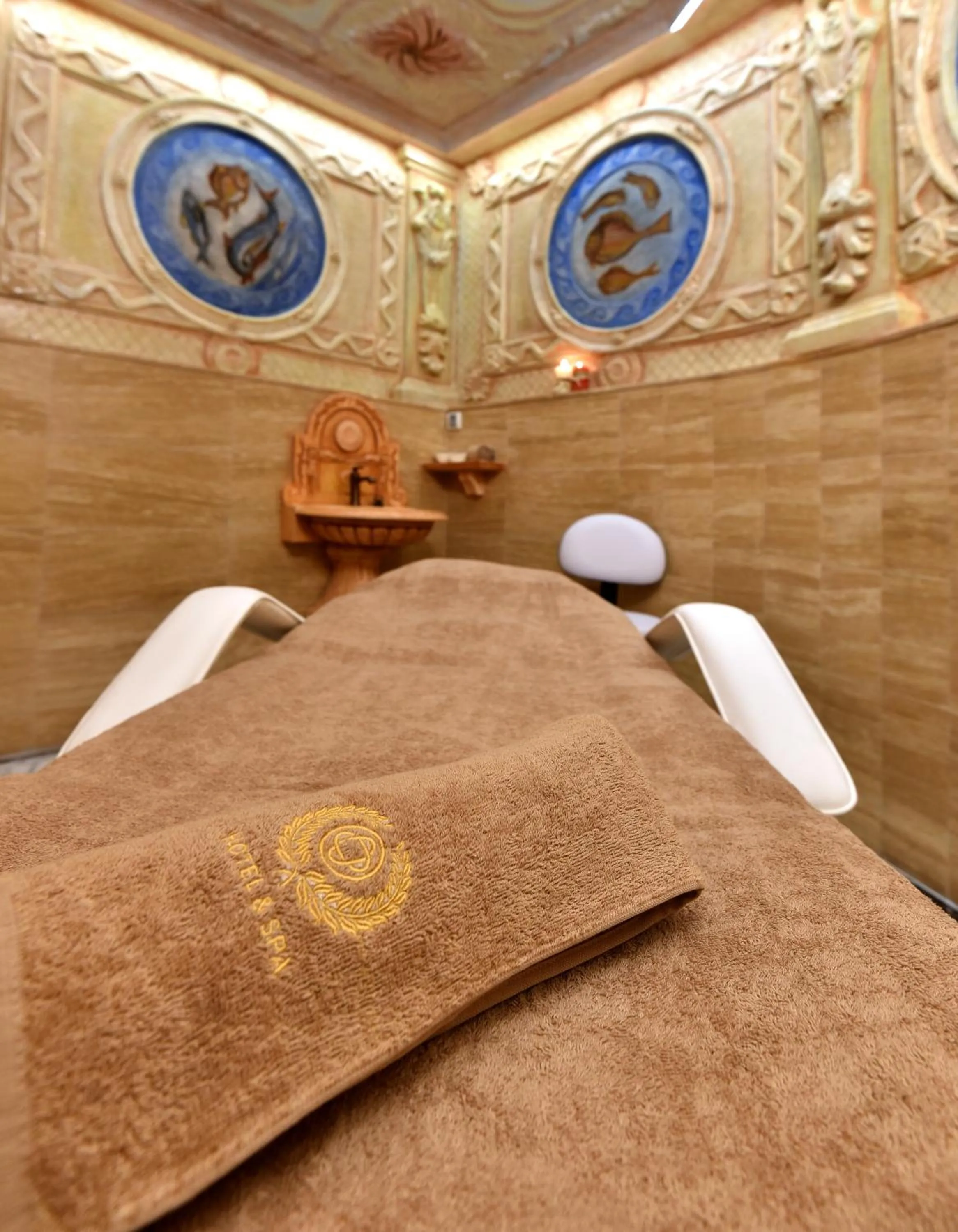 Massage, Bed in Royal Hotel