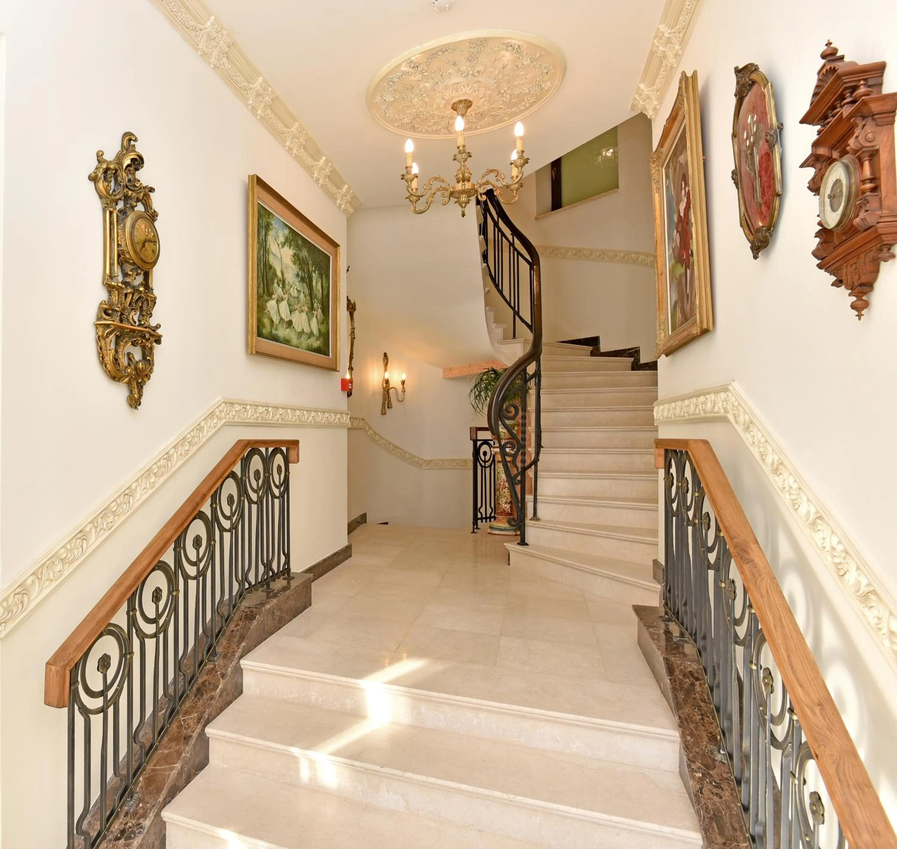 Lobby or reception in Royal Hotel