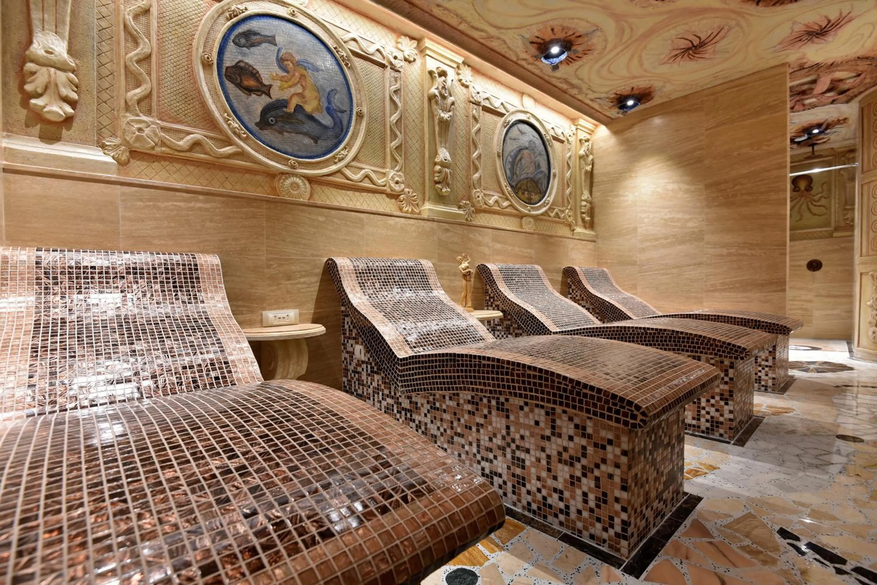 Spa and wellness centre/facilities in Royal Hotel