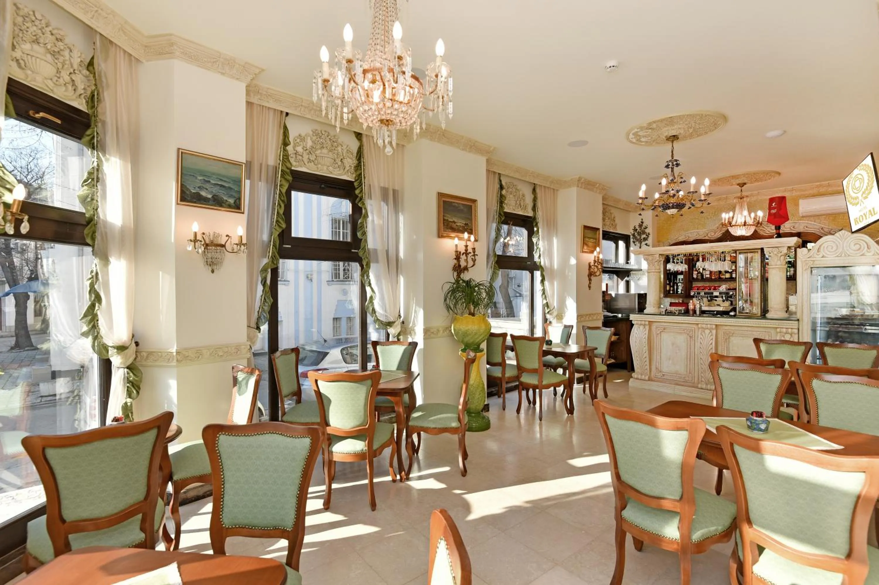 Nightclub / DJ in Royal Hotel